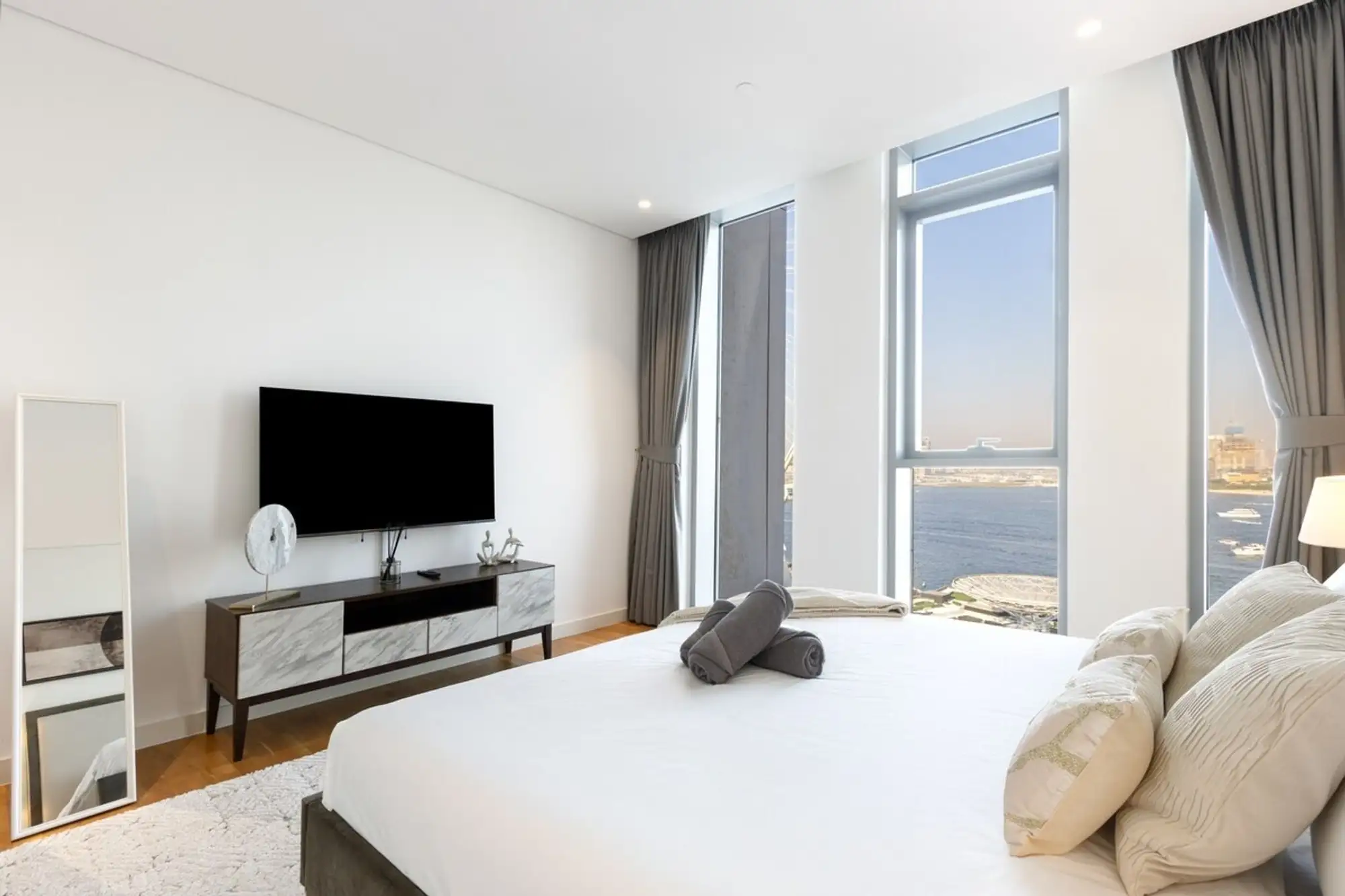 Luxury 2BR with Sea, Ain Dubai & Skyline Views, Dubai