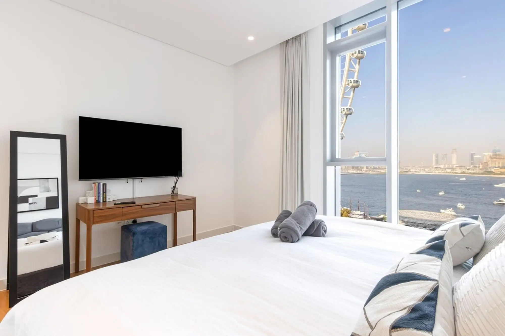Luxury 2BR with Sea, Ain Dubai & Skyline Views, Dubai