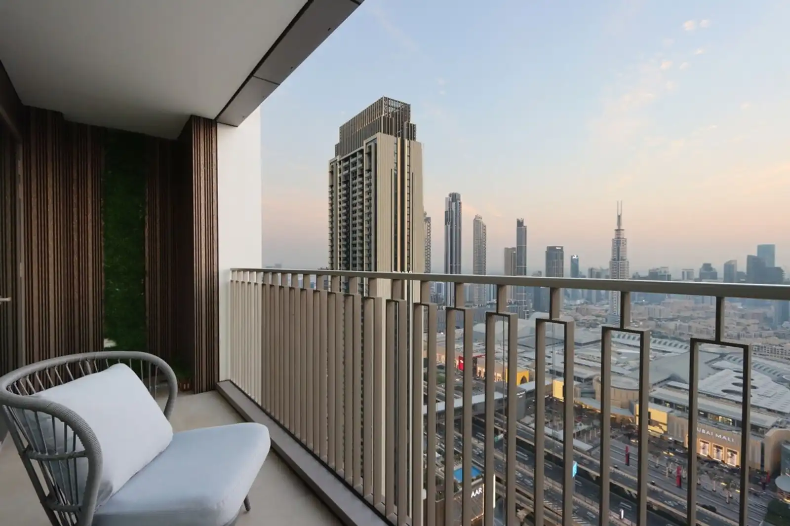Luxury 3B and maids Burj View, Steps to Dubai Mall, Dubai