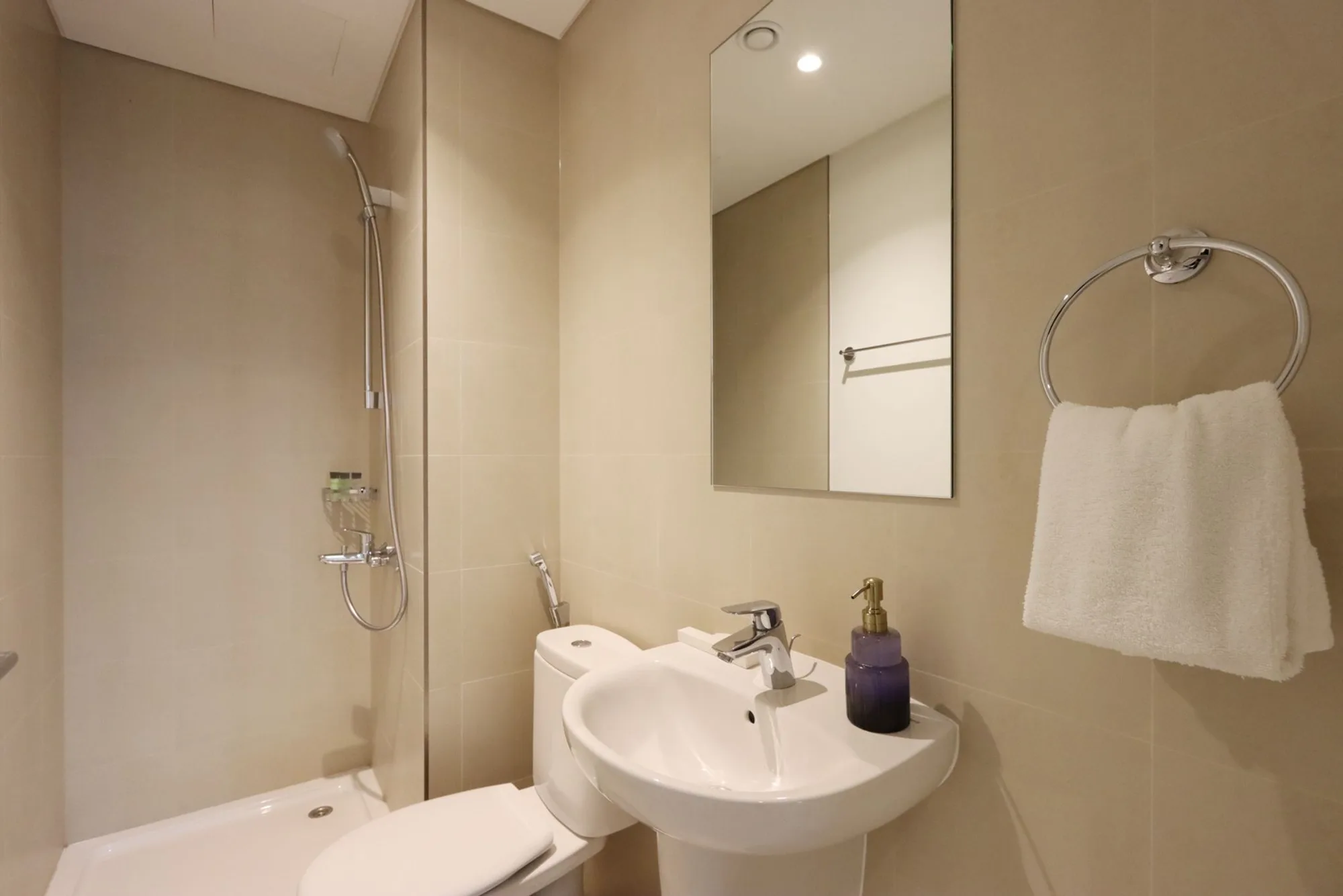 Luxury 3B and maids Burj View, Steps to Dubai Mall, Dubai