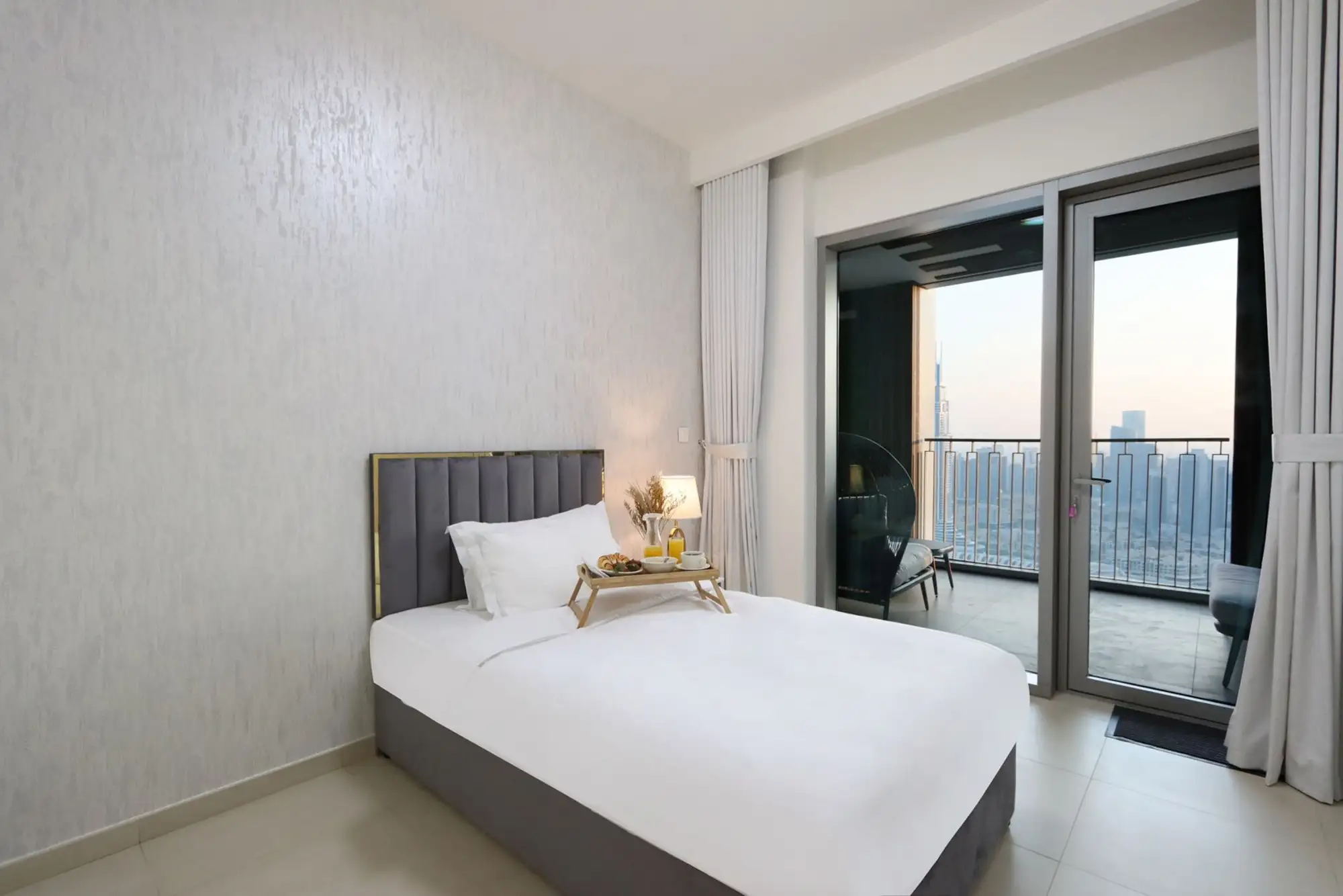 Luxury 3B and maids Burj View, Steps to Dubai Mall, Dubai