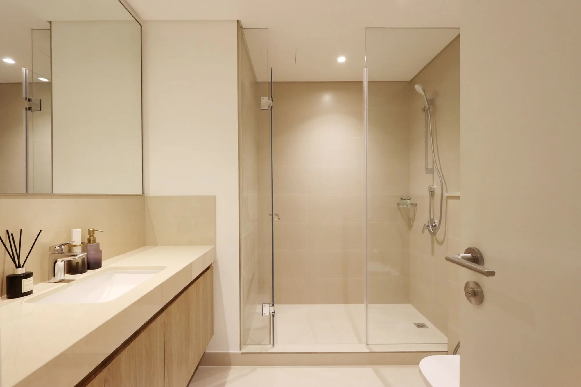 Luxury 3B and maids Burj View, Steps to Dubai Mall, Dubai