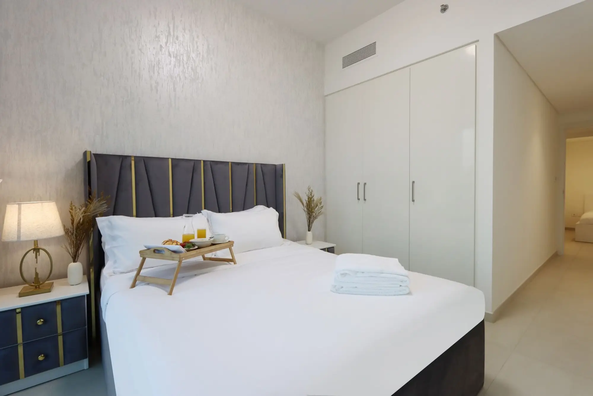 Luxury 3B and maids Burj View, Steps to Dubai Mall, Dubai
