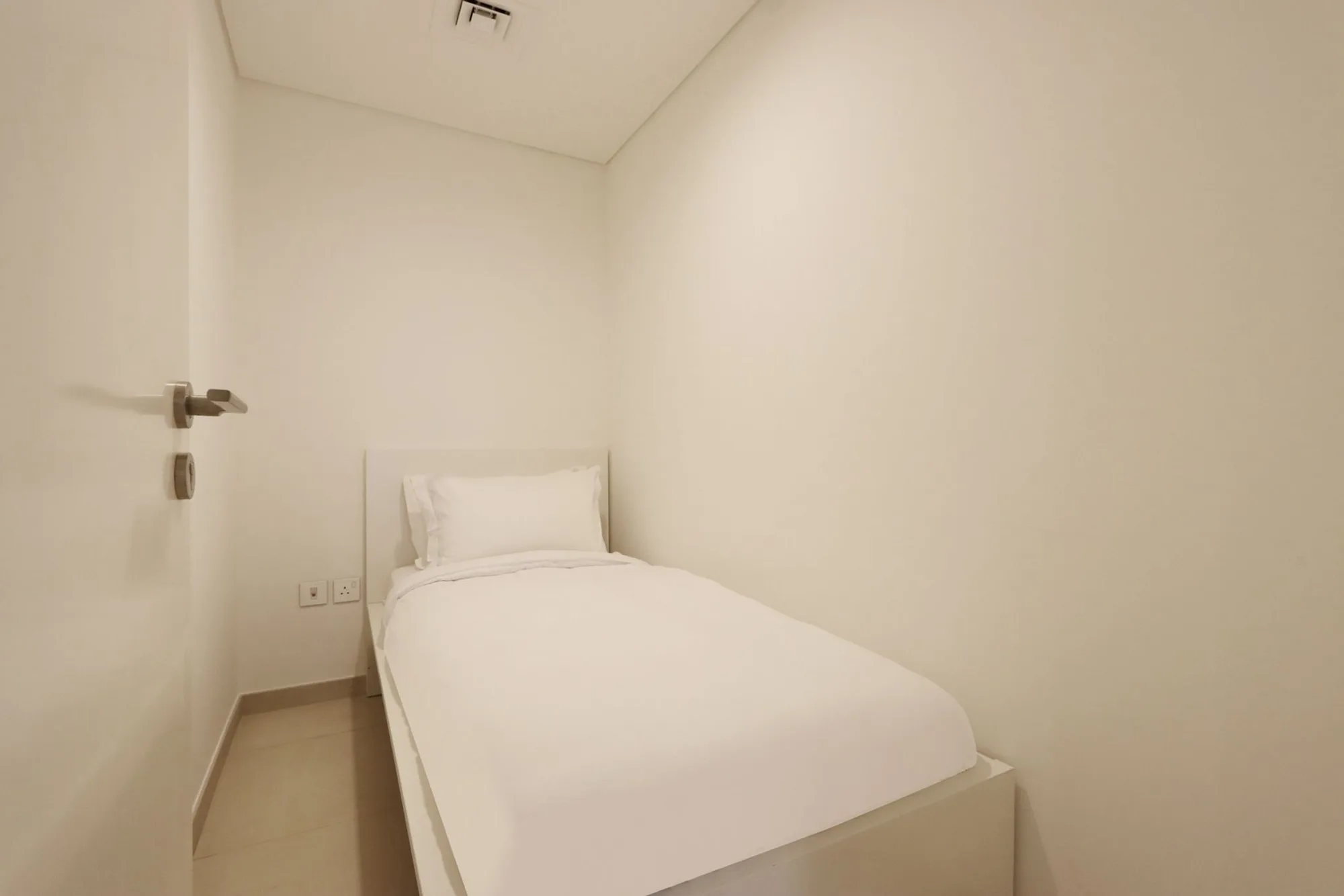 Luxury 3B and maids Burj View, Steps to Dubai Mall, Dubai