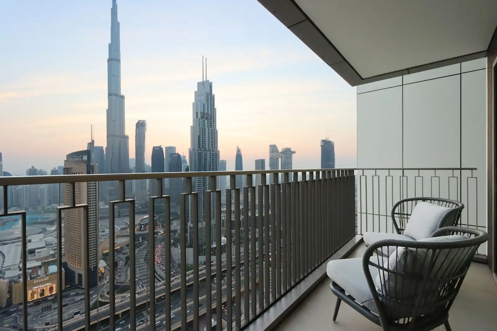 Luxury 3B and maids Burj View, Steps to Dubai Mall, Dubai