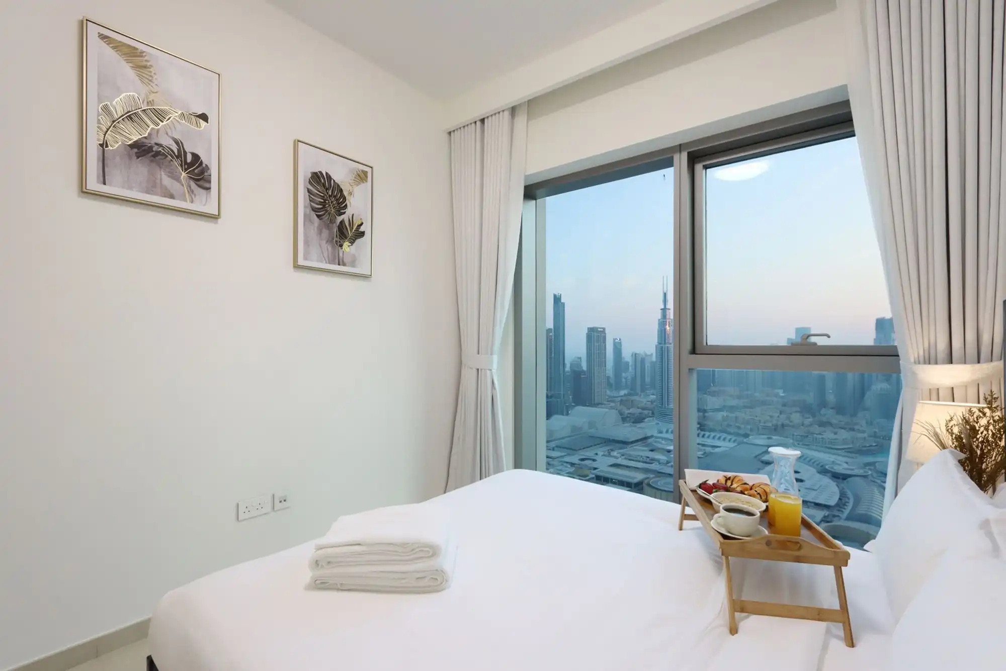 Luxury 3B and maids Burj View, Steps to Dubai Mall, Dubai