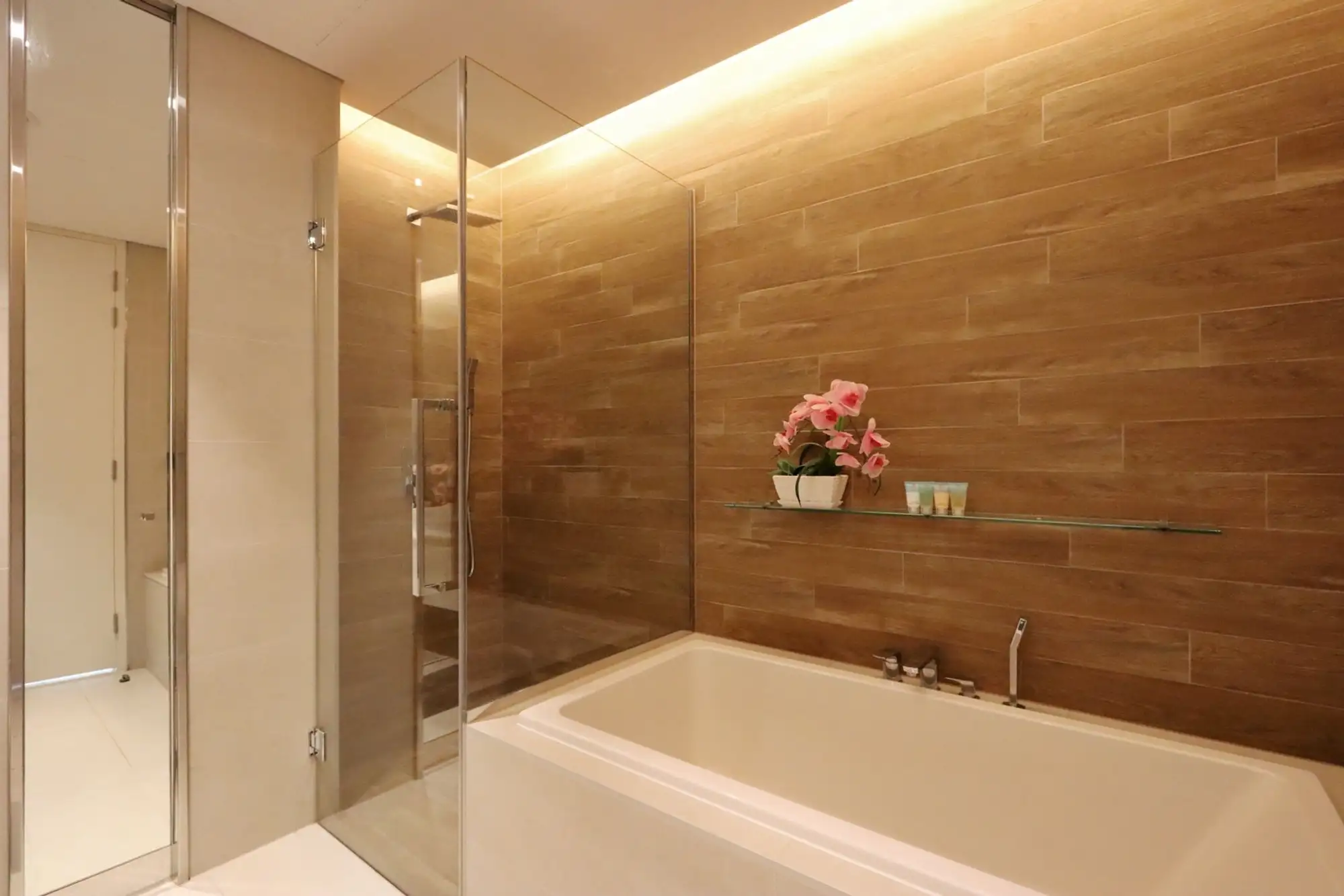 Luxury 3B with Maid's Room, Dubai