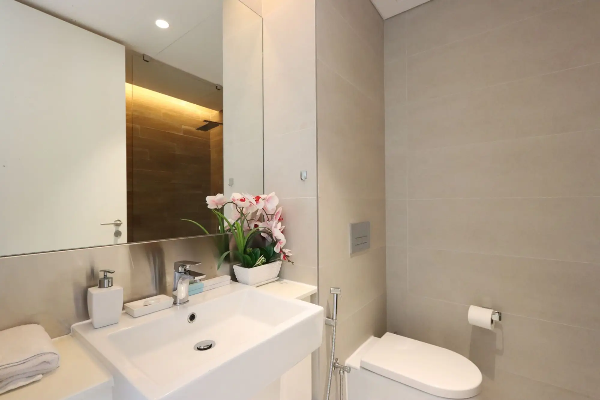Luxury 3B with Maid's Room, Dubai