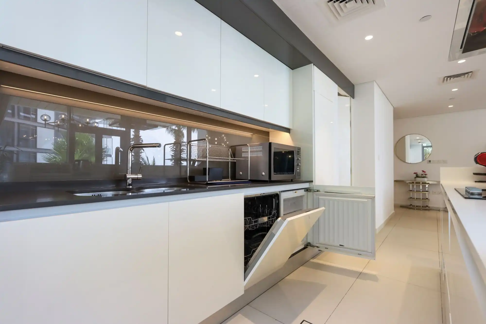 Luxury 3B with Maid's Room, Dubai