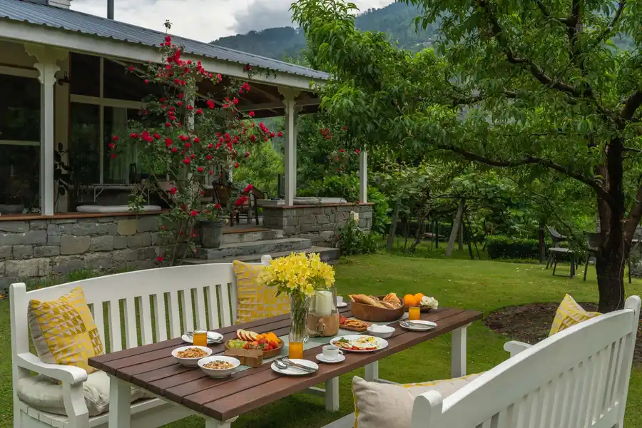 Mayflower Aramgarh - Raison W/ Breakfast, Manali