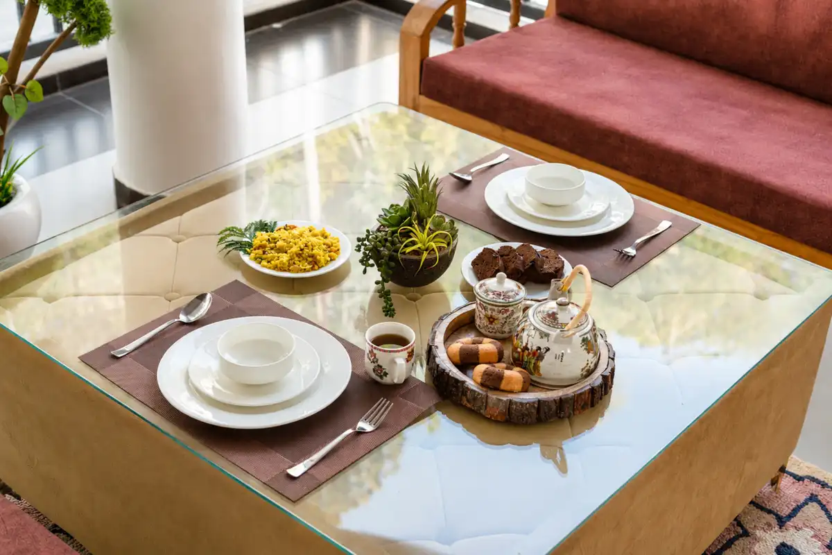Mist & Manor Maple, Kasauli