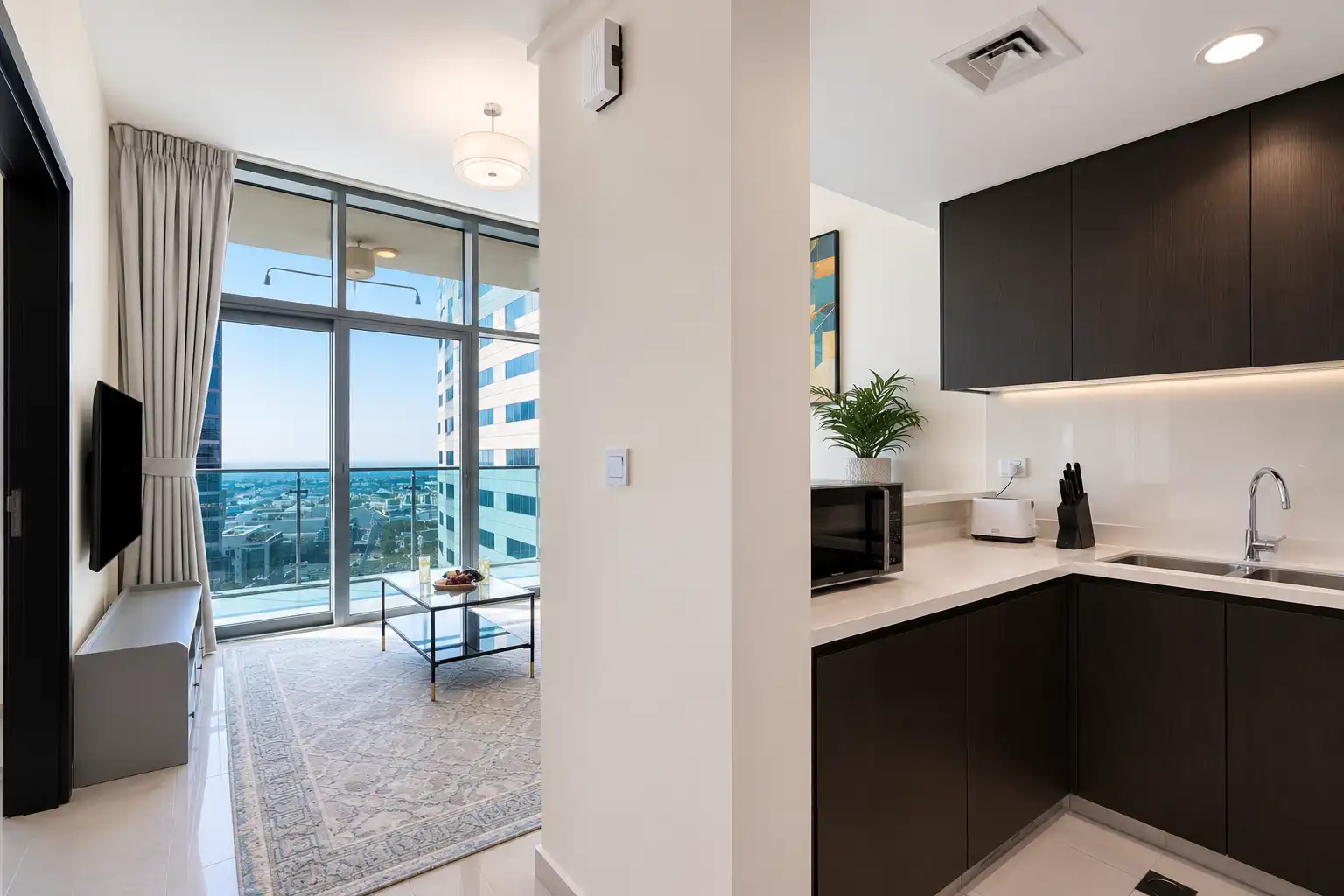 Modern 1 Bed In Merano Tower, Dubai