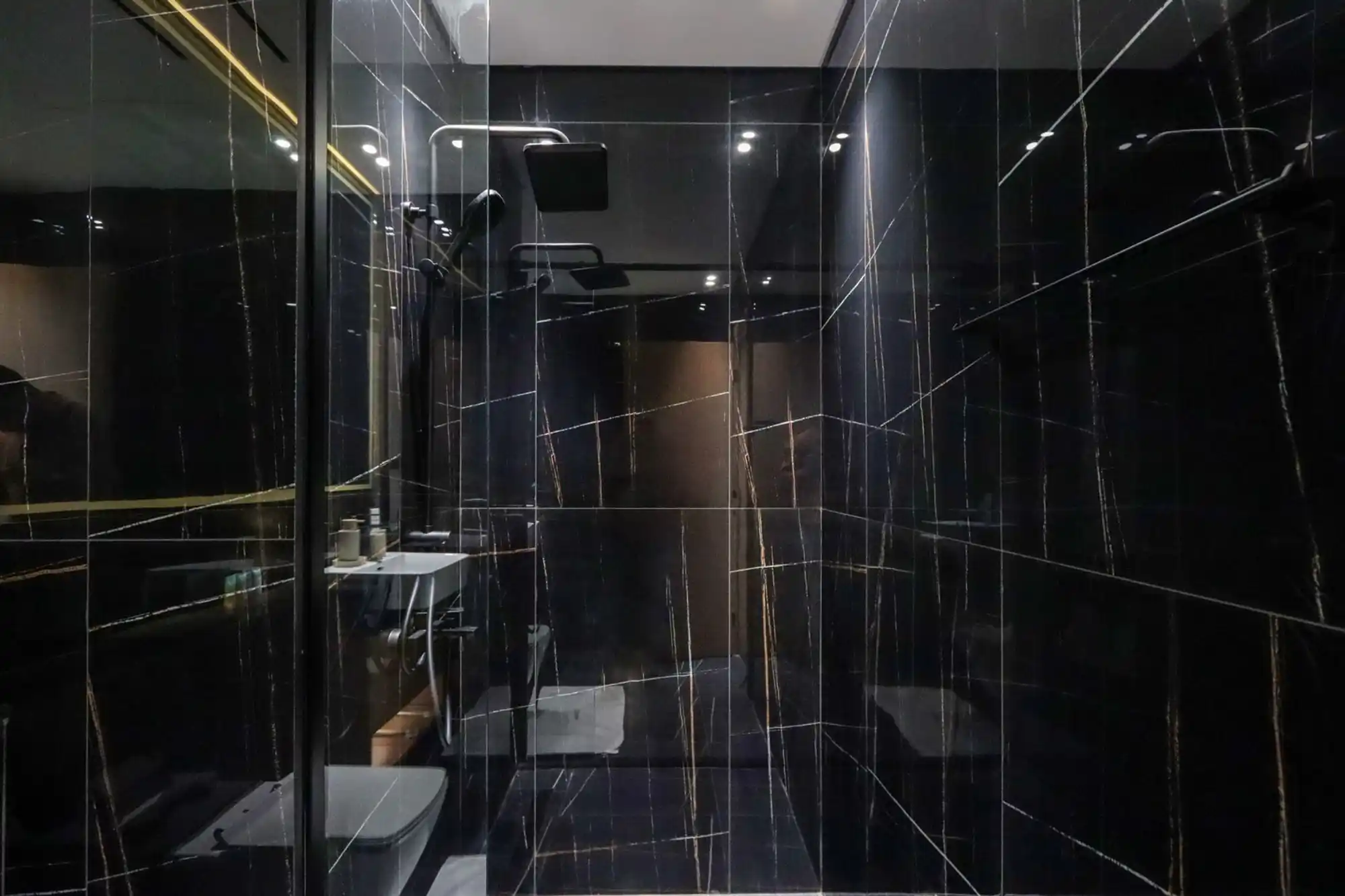 Modern 1BHK with Private Balcony, Dubai