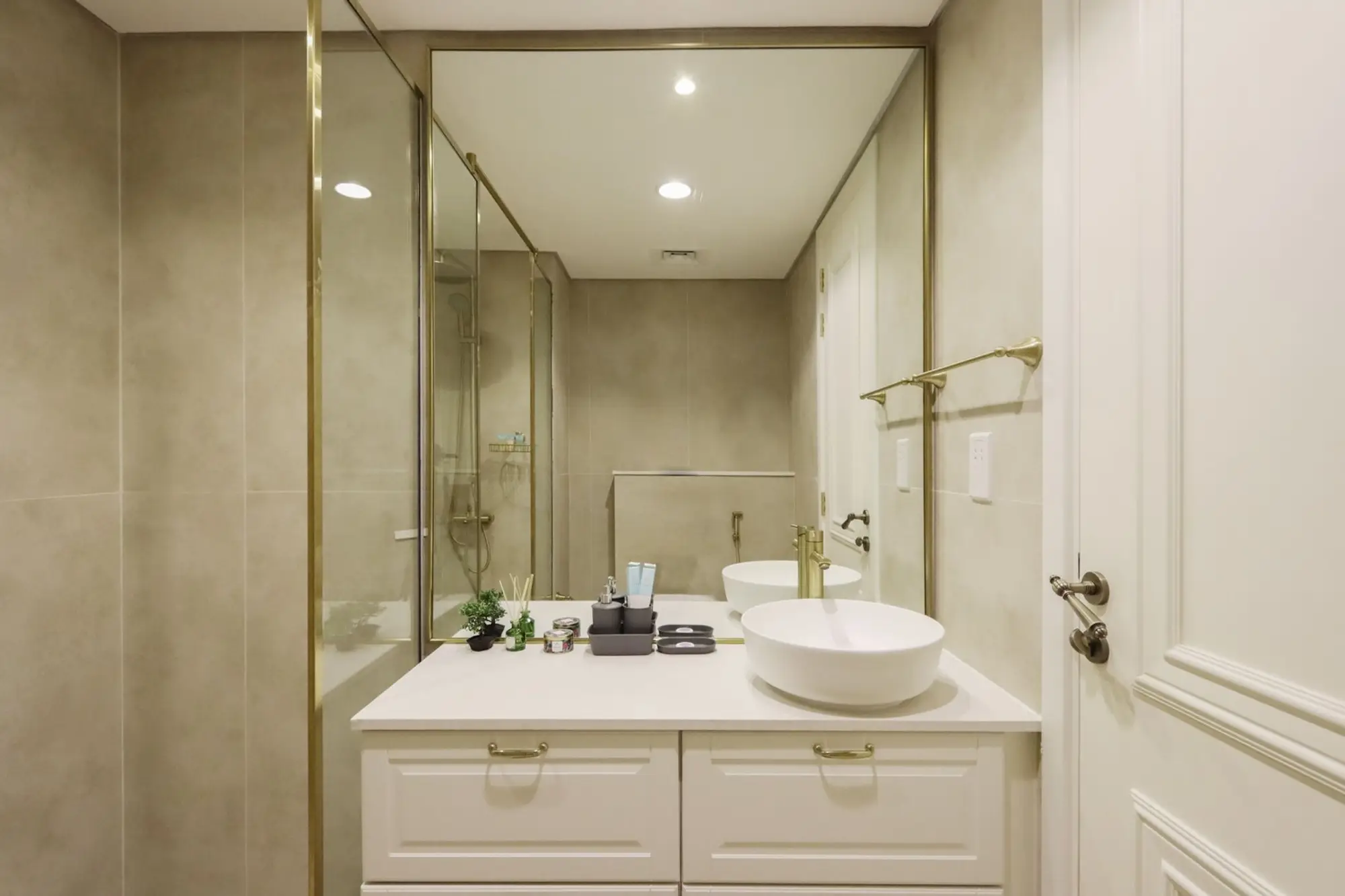 Modern 1BR Oasis with Stunning Terrace, JVC, Dubai