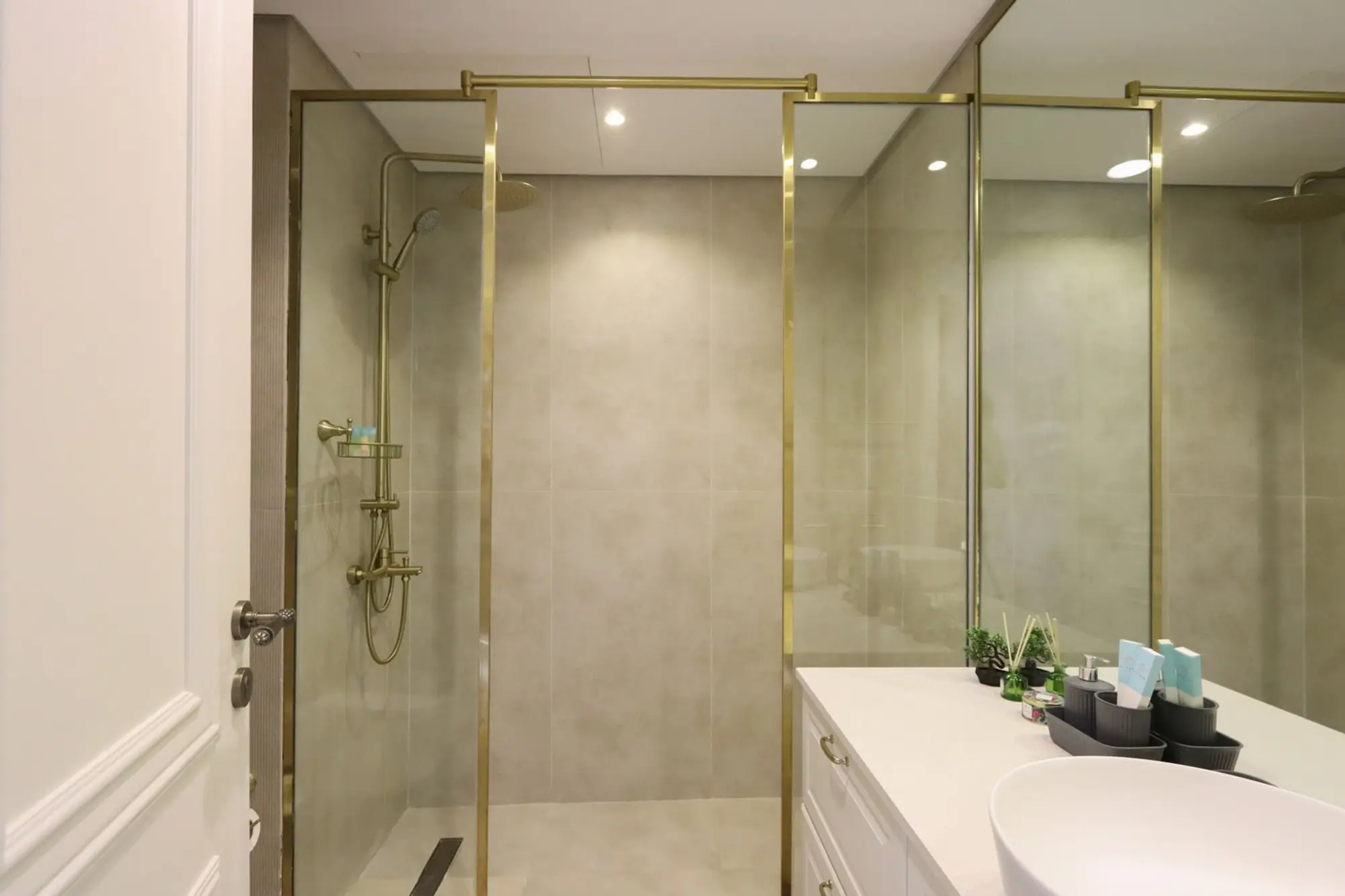 Modern 1BR Oasis with Stunning Terrace, JVC, Dubai