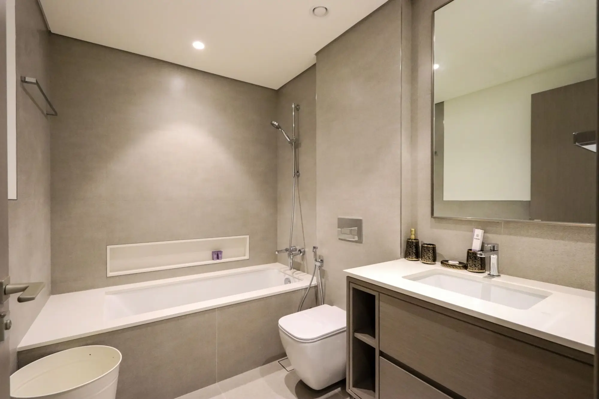 Modern 2BR with Partial Burj Khalifa View, Dubai