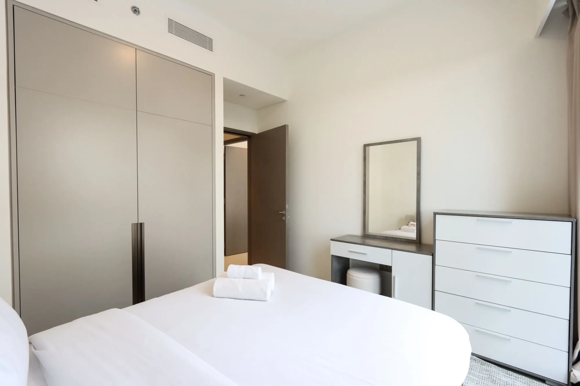 Modern 2BR with Partial Burj Khalifa View, Dubai