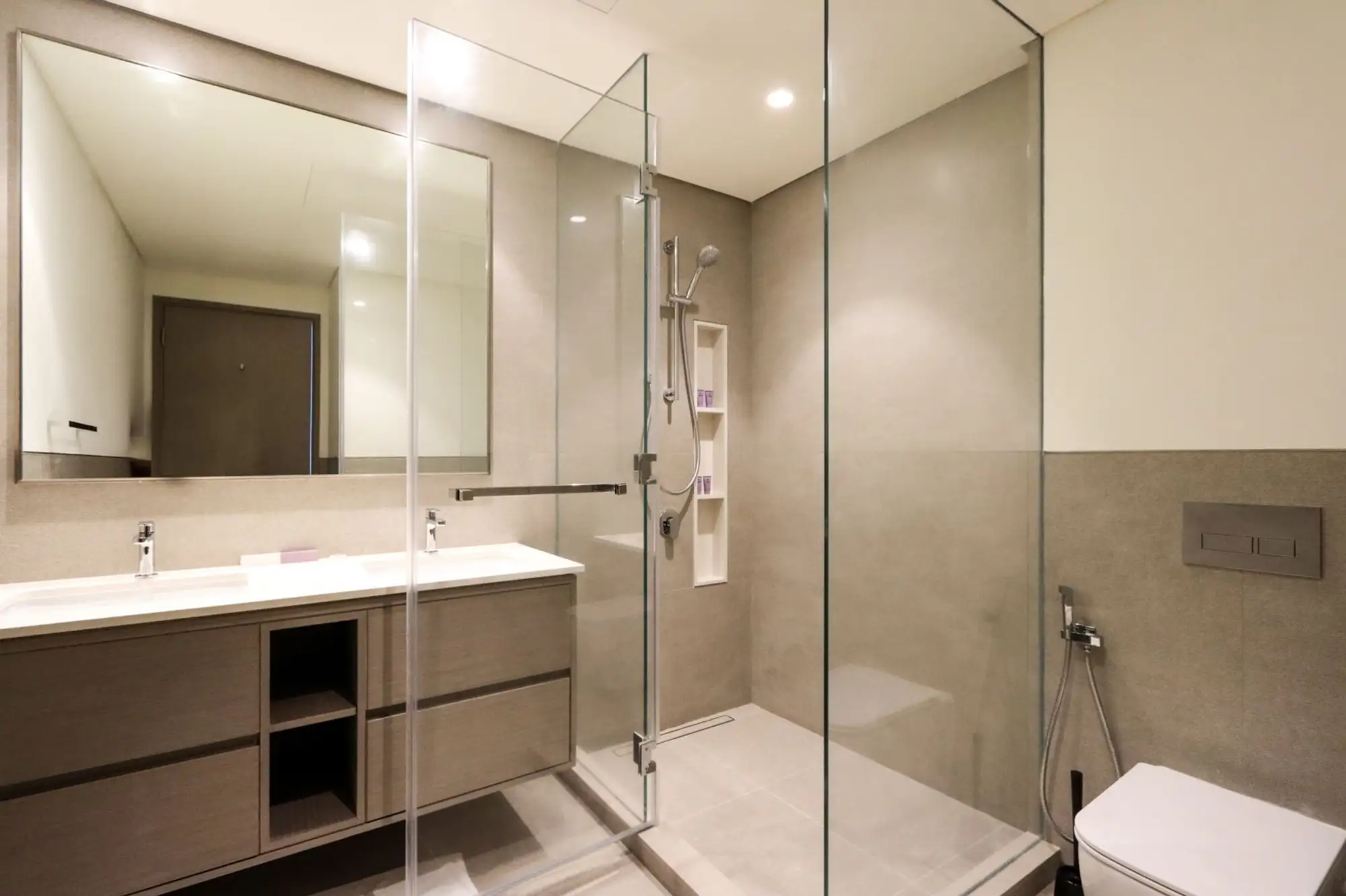 Modern 2BR with Partial Burj Khalifa View, Dubai