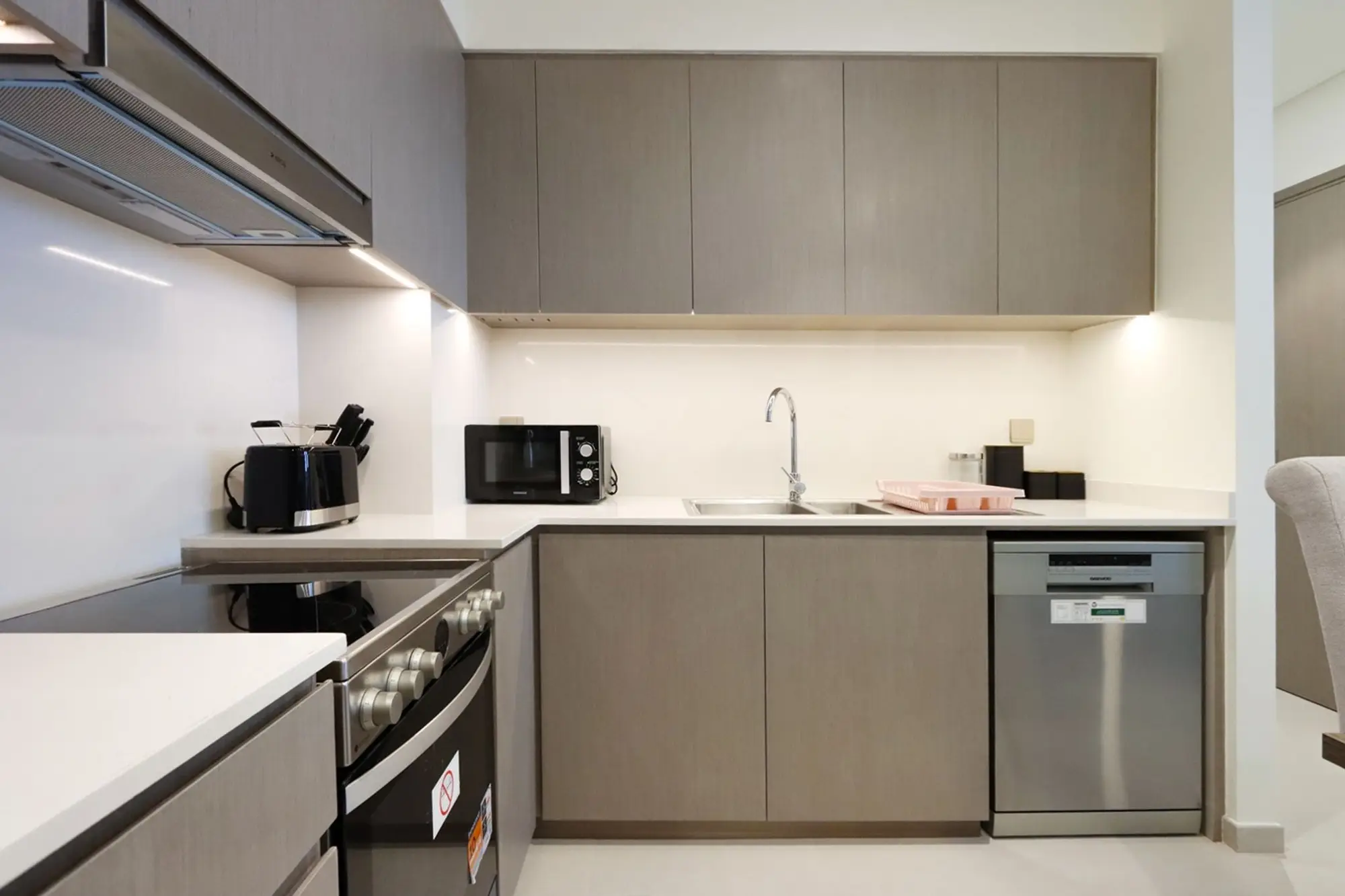 Modern 2BR with Partial Burj Khalifa View, Dubai