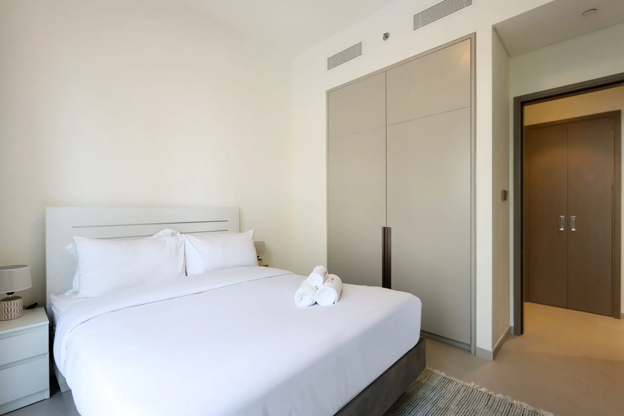 Modern 2BR with Partial Burj Khalifa View, Dubai