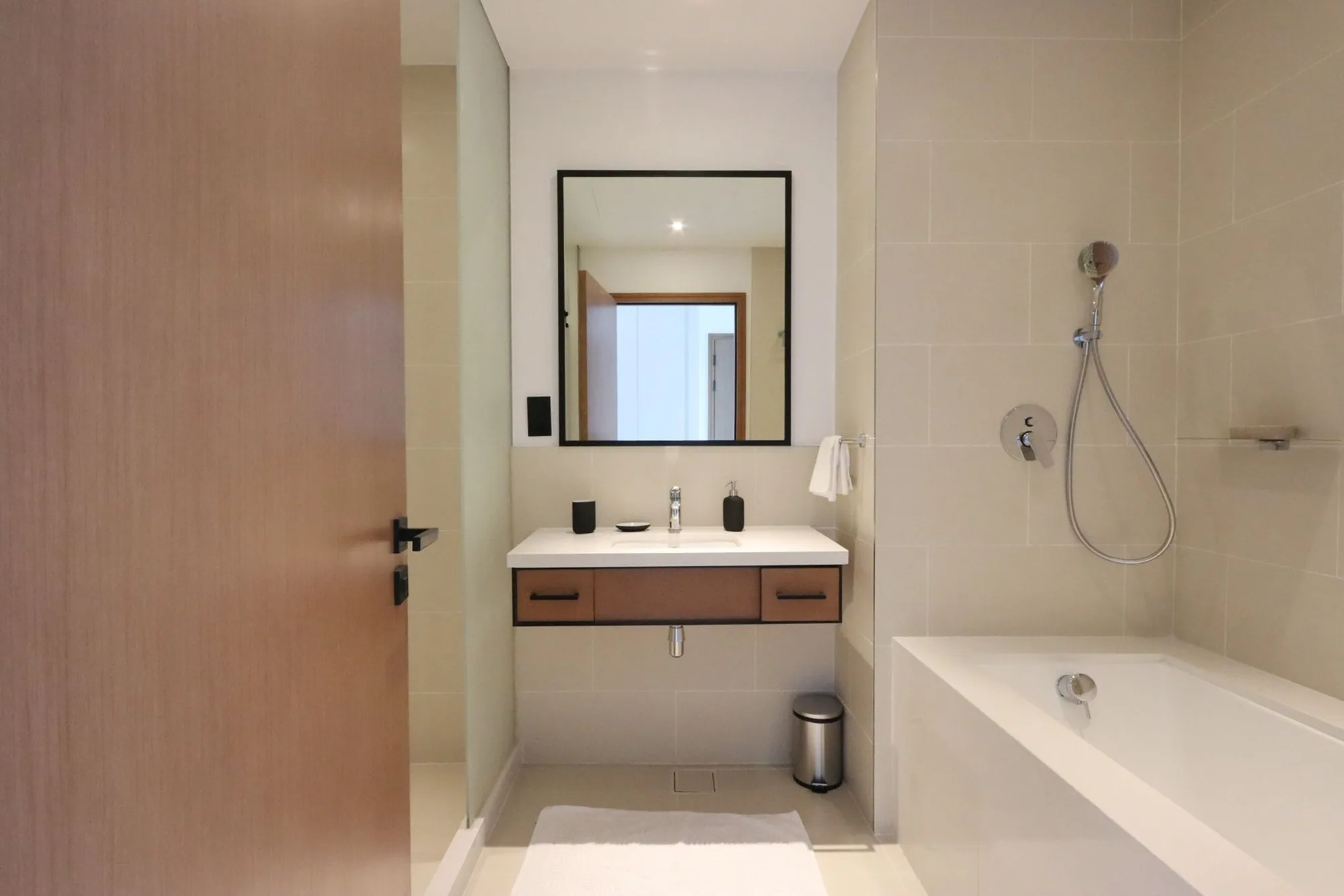Modern 3BR with Marina & Sunset View, Dubai