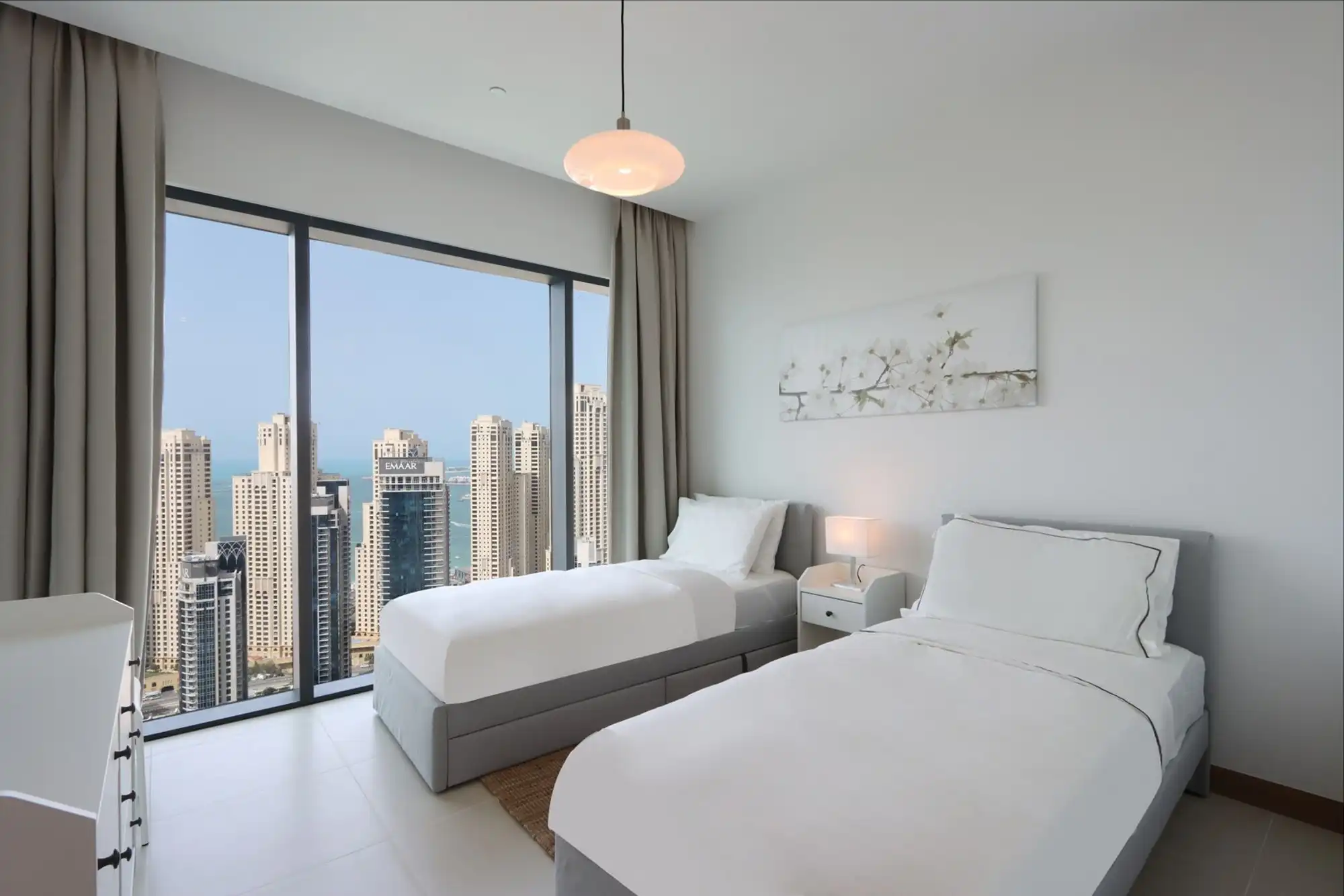 Modern 3BR with Marina & Sunset View, Dubai