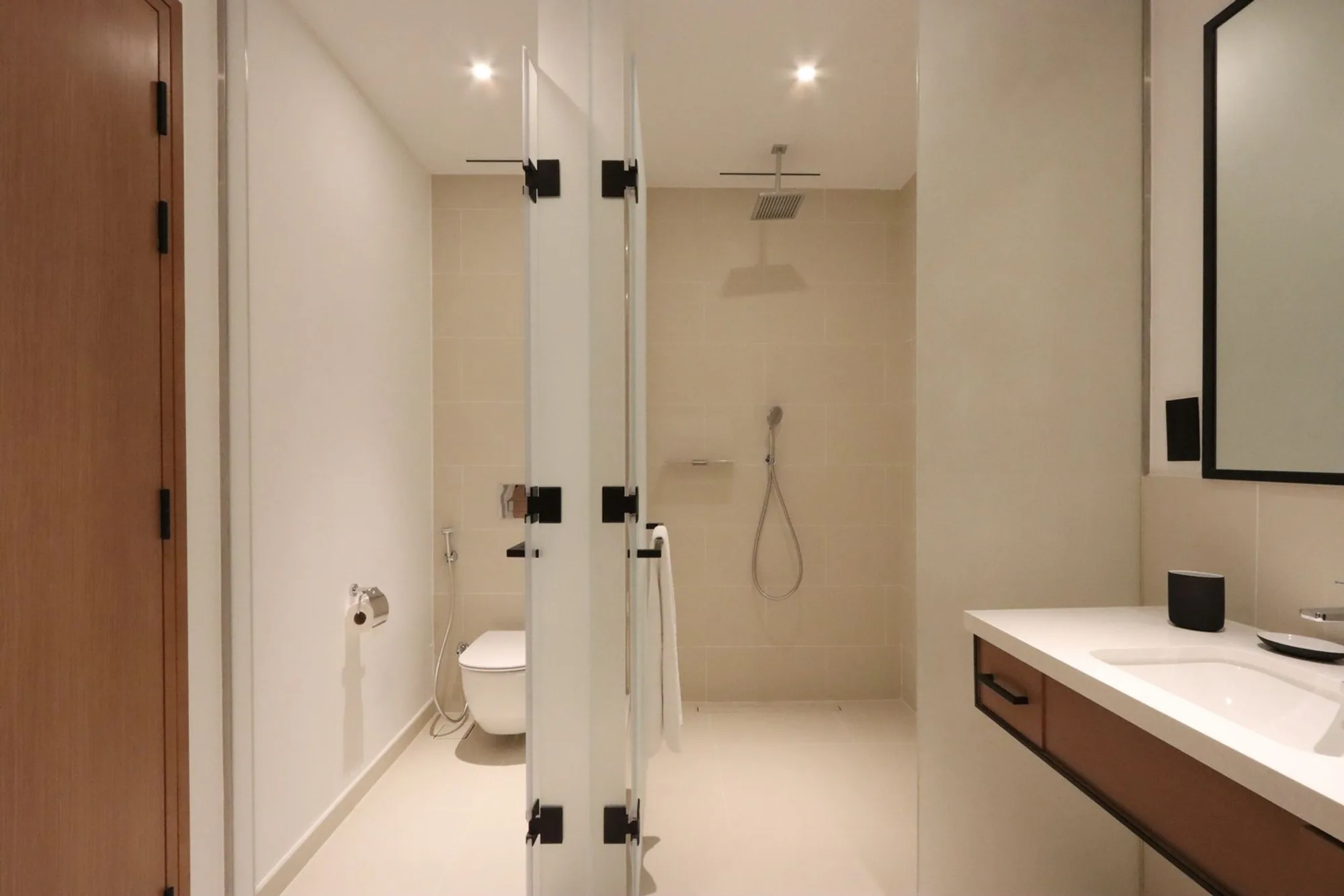 Modern 3BR with Marina & Sunset View, Dubai