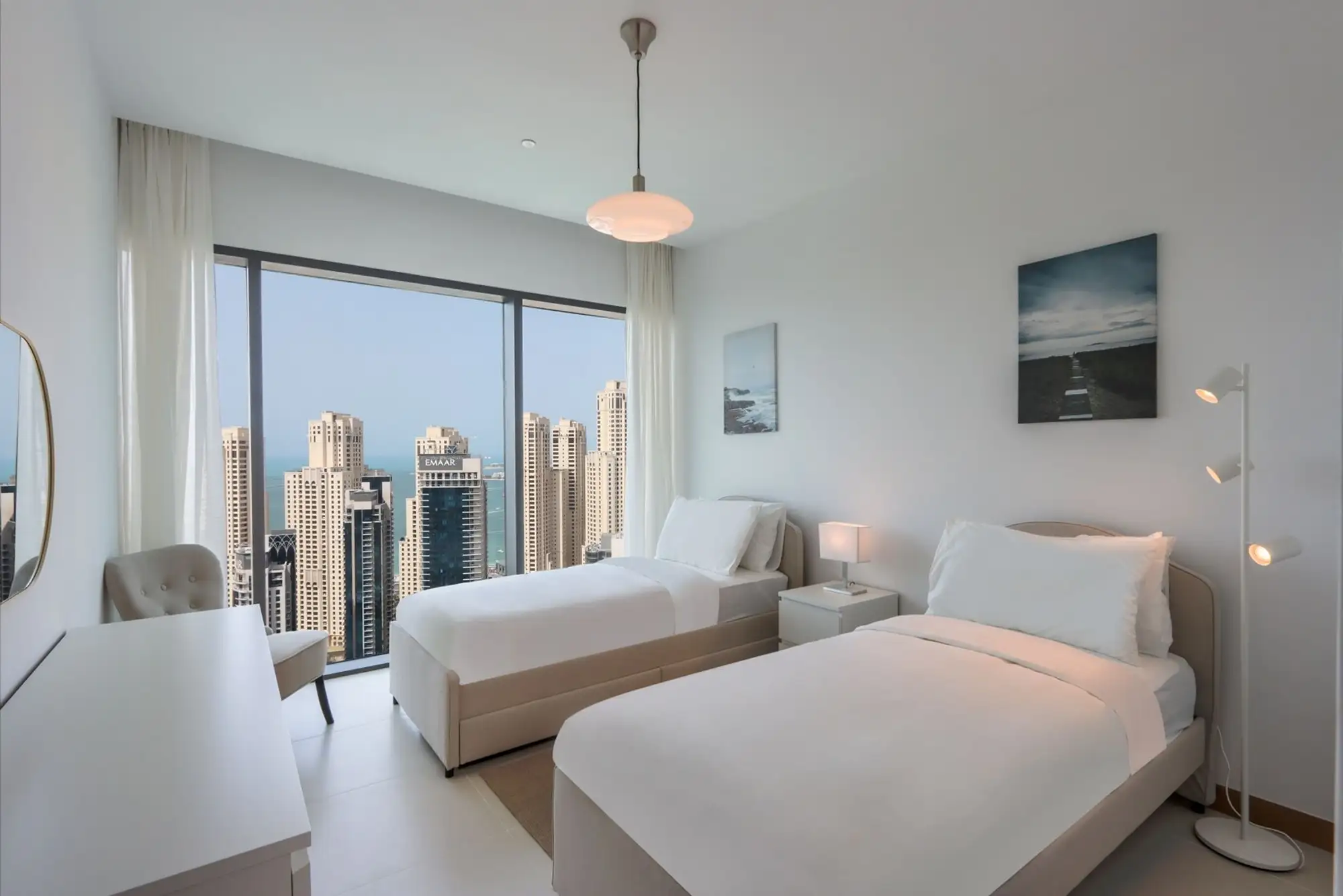 Modern 3BR with Marina & Sunset View, Dubai
