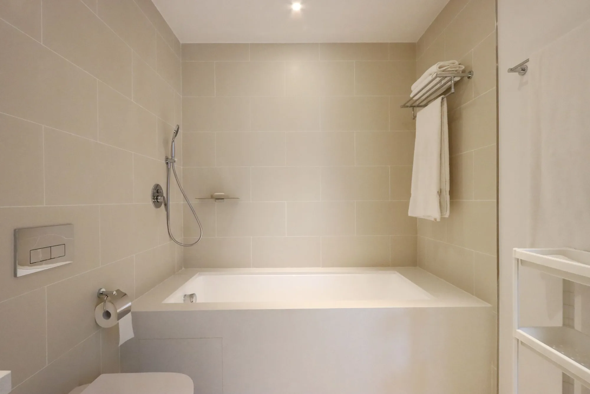 Modern 3BR with Marina & Sunset View, Dubai