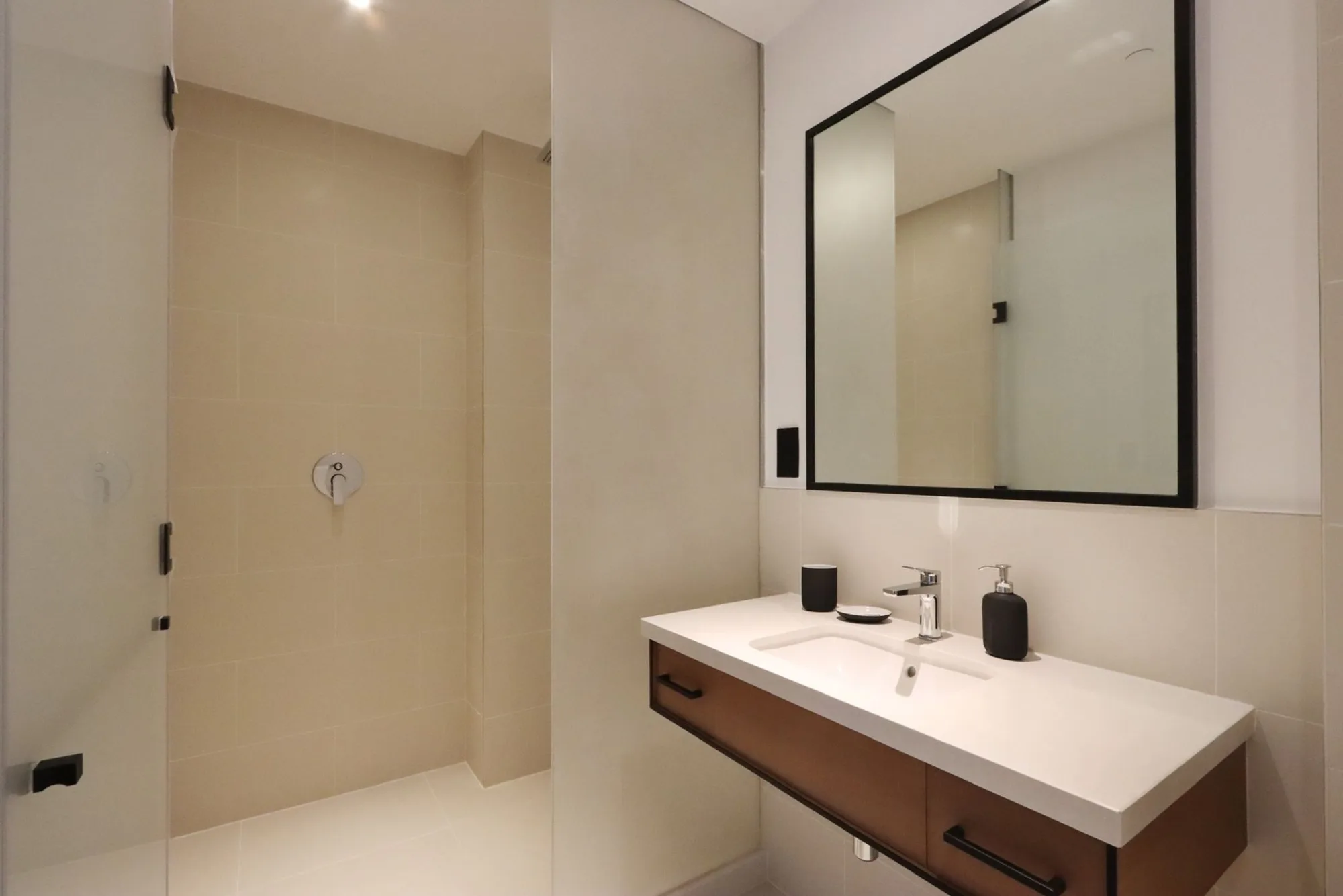 Modern 3BR with Marina & Sunset View, Dubai
