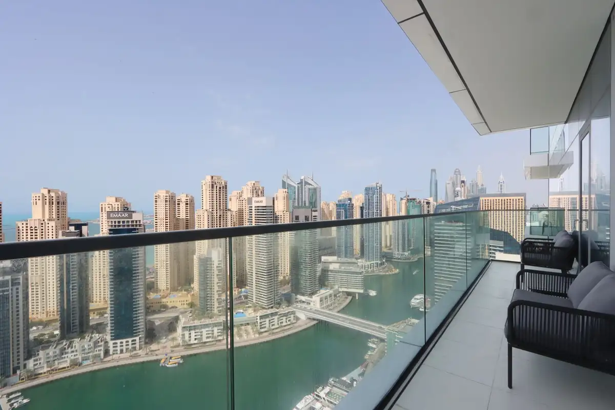 Modern 3BR with Marina & Sunset View, Dubai