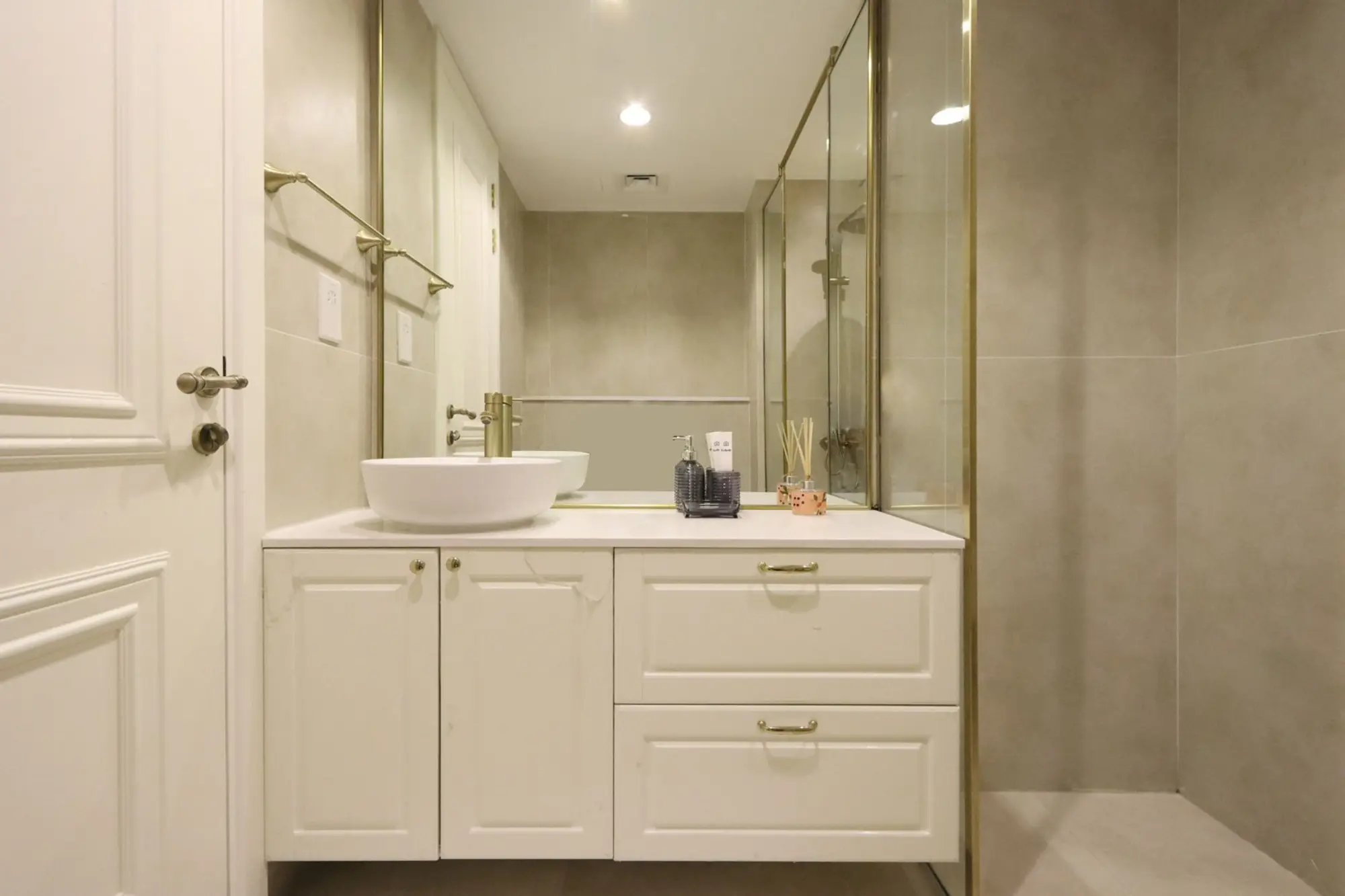 Modern Living 1B Apartment in JVC, Dubai