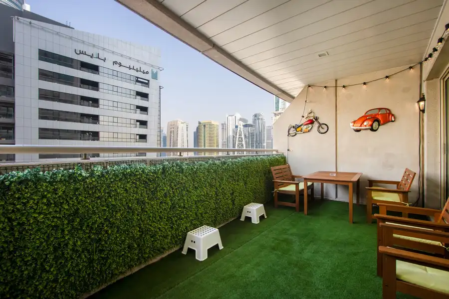 Modern Loft 1BR Next to Metro & Marina Walk, Dubai