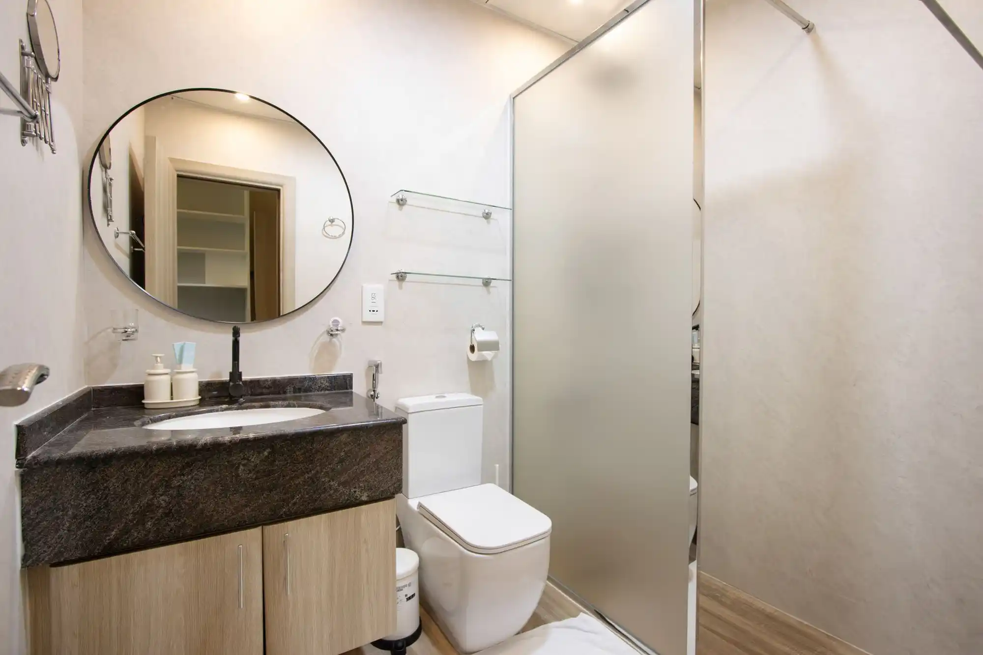 Modern Loft 1BR Next to Metro & Marina Walk, Dubai