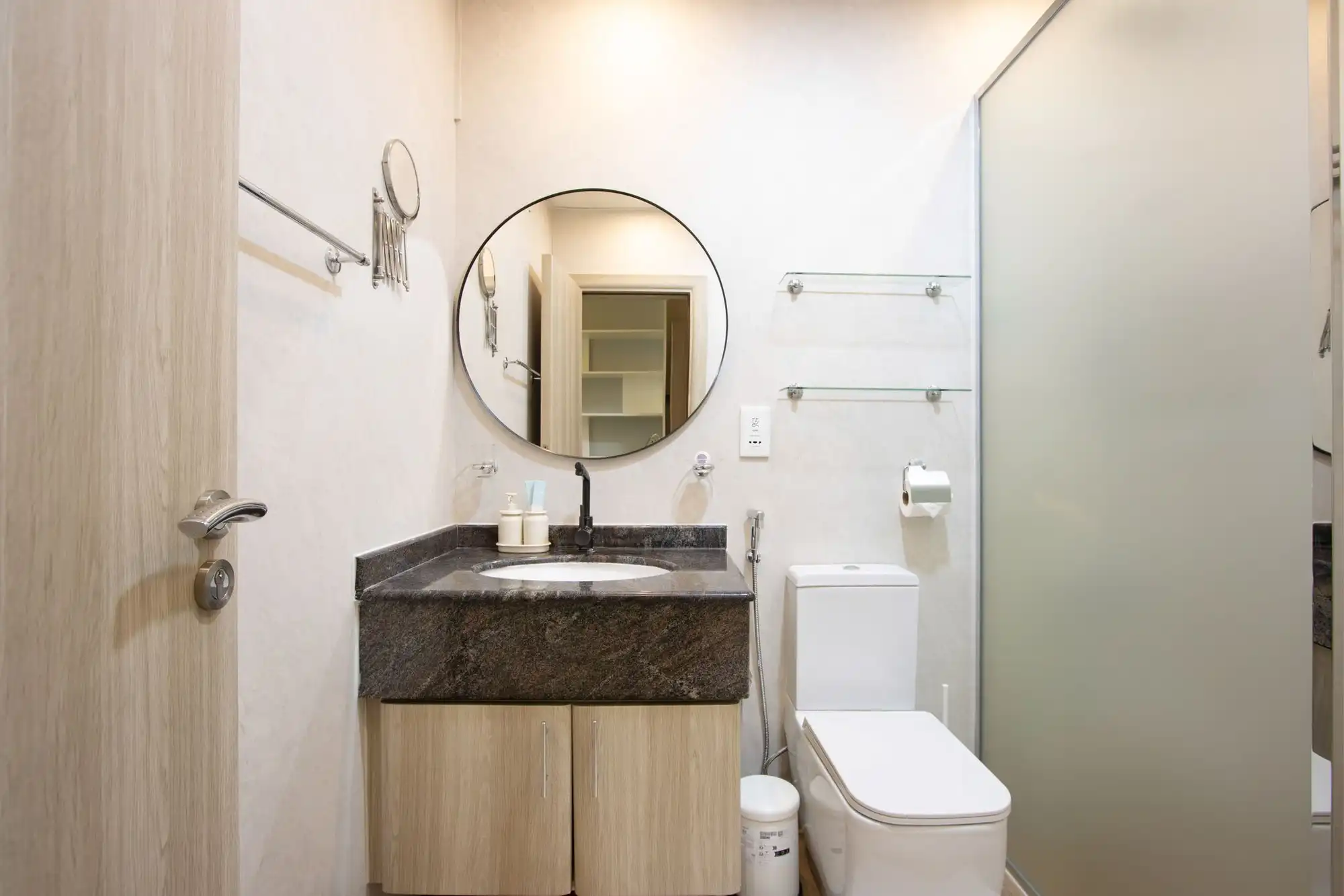 Modern Loft 1BR Next to Metro & Marina Walk, Dubai