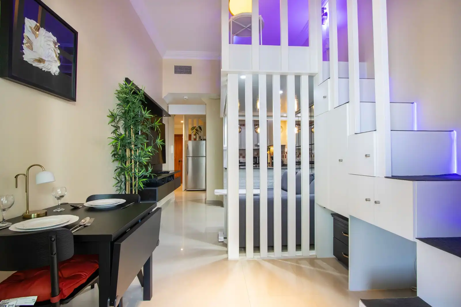 Modern Loft 1BR Next to Metro & Marina Walk, Dubai