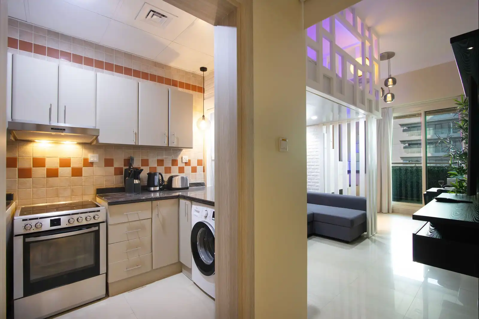 Modern Loft 1BR Next to Metro & Marina Walk, Dubai