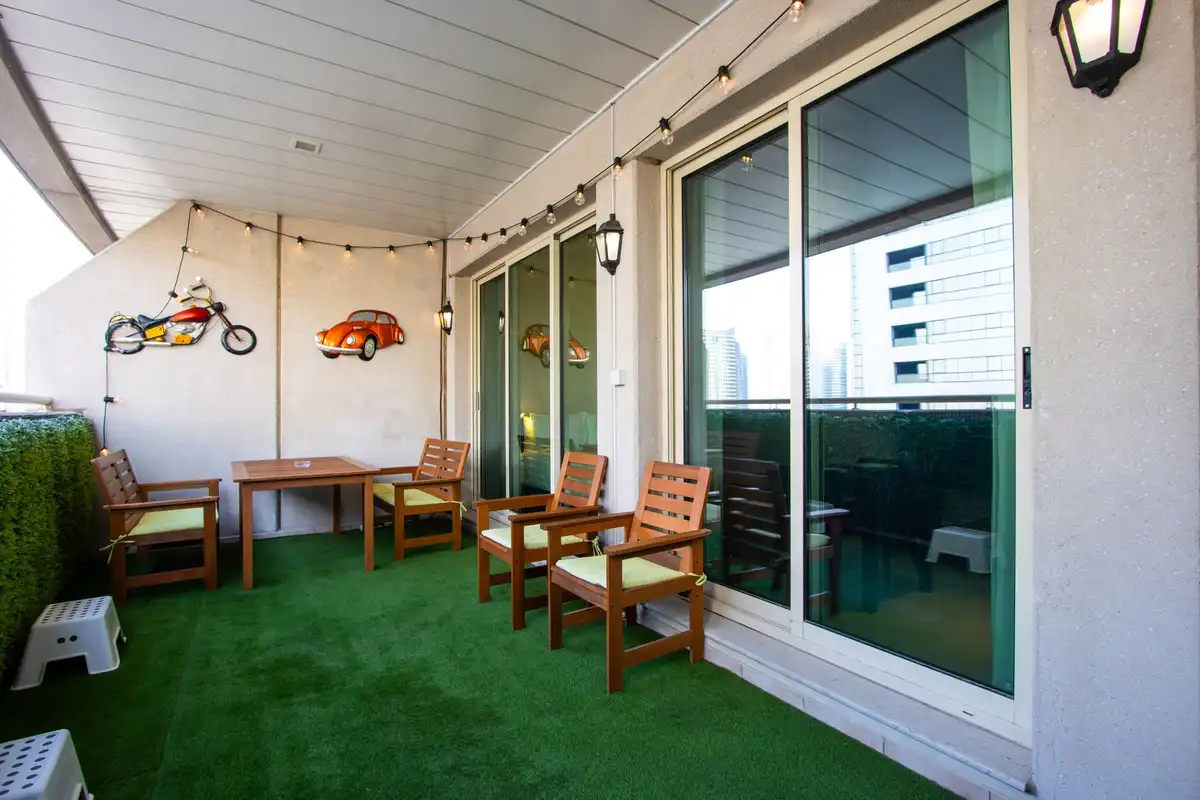 Modern Loft 1BR Next to Metro & Marina Walk, Dubai