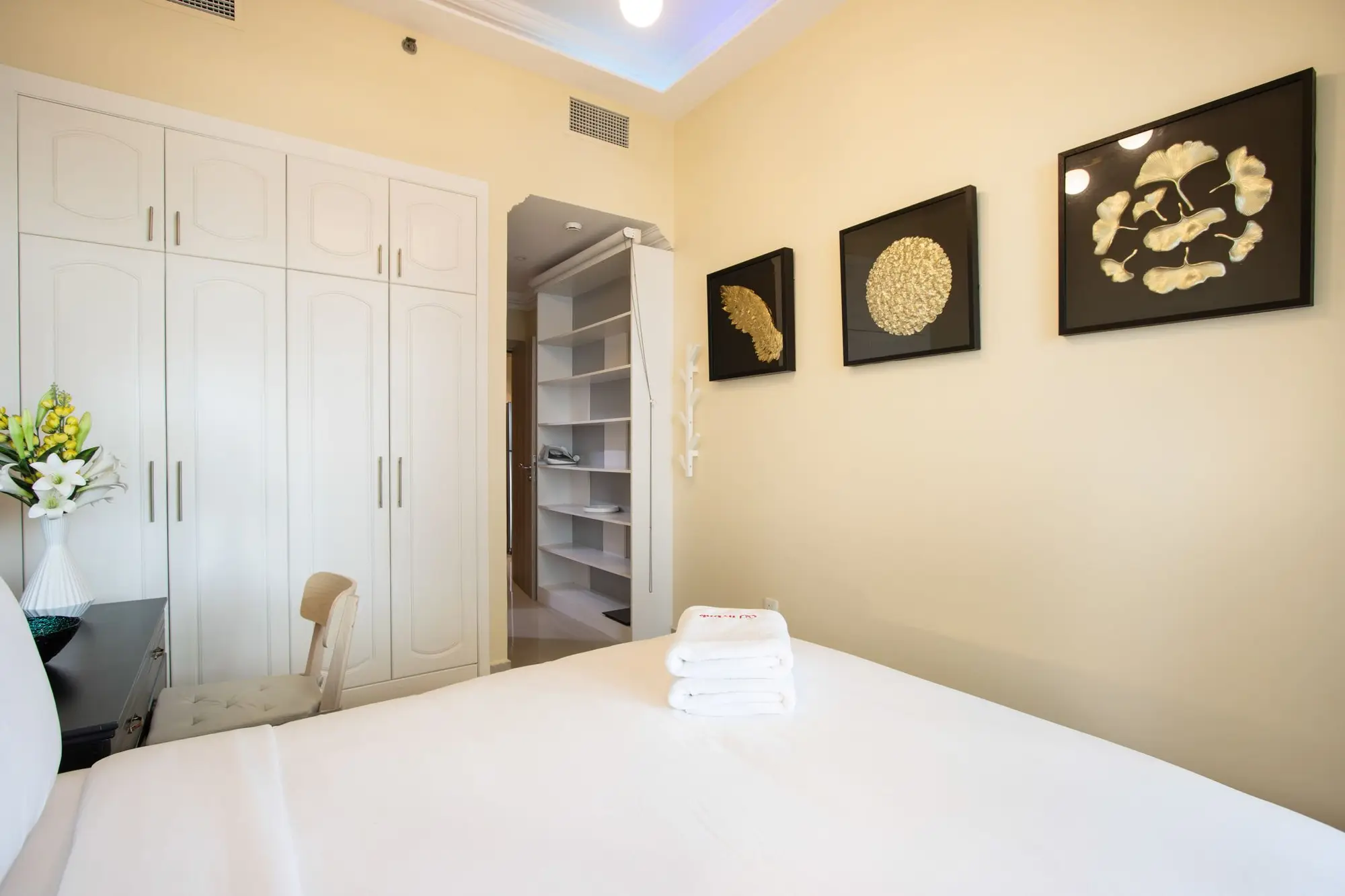 Modern Loft 1BR Next to Metro & Marina Walk, Dubai