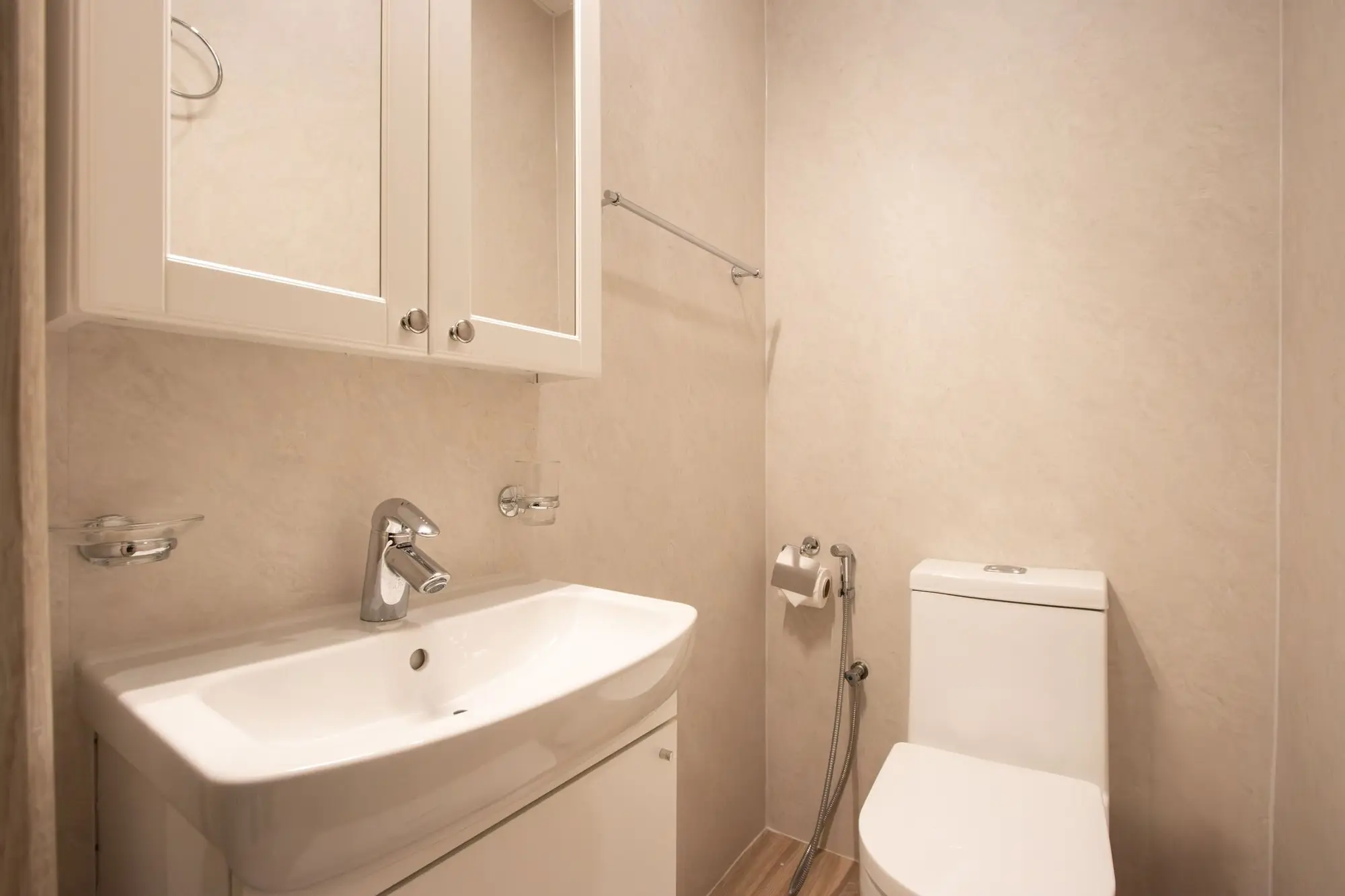 Modern Loft 1BR Next to Metro & Marina Walk, Dubai