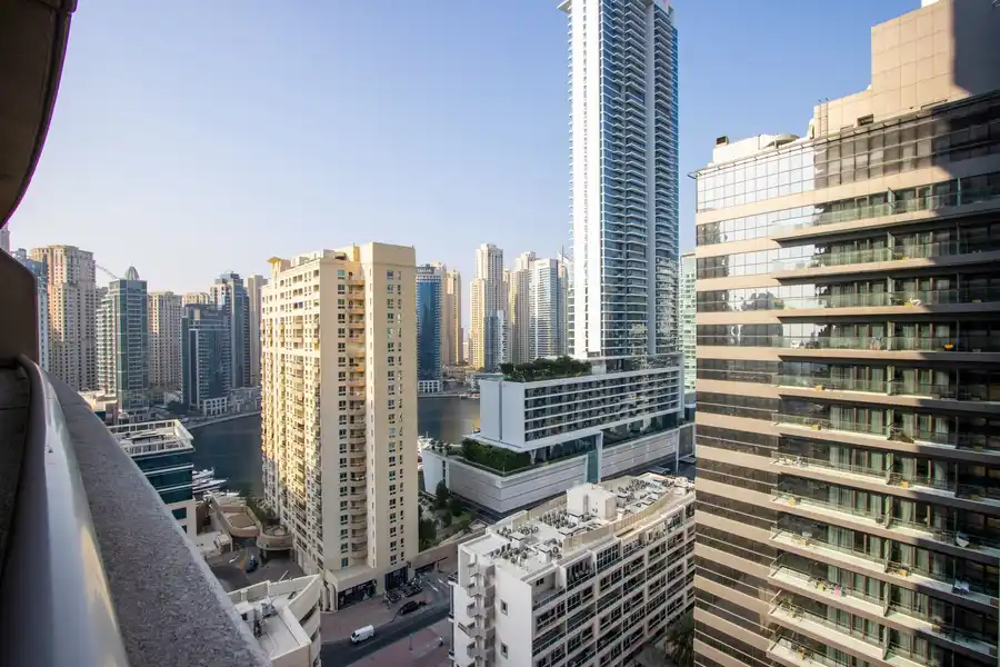Modern Loft 1BR Next to Metro & Marina Walk, Dubai
