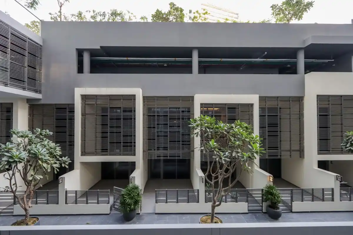 Modern Studio Near Dubai Mall, Walk to Dubai Canal, Dubai