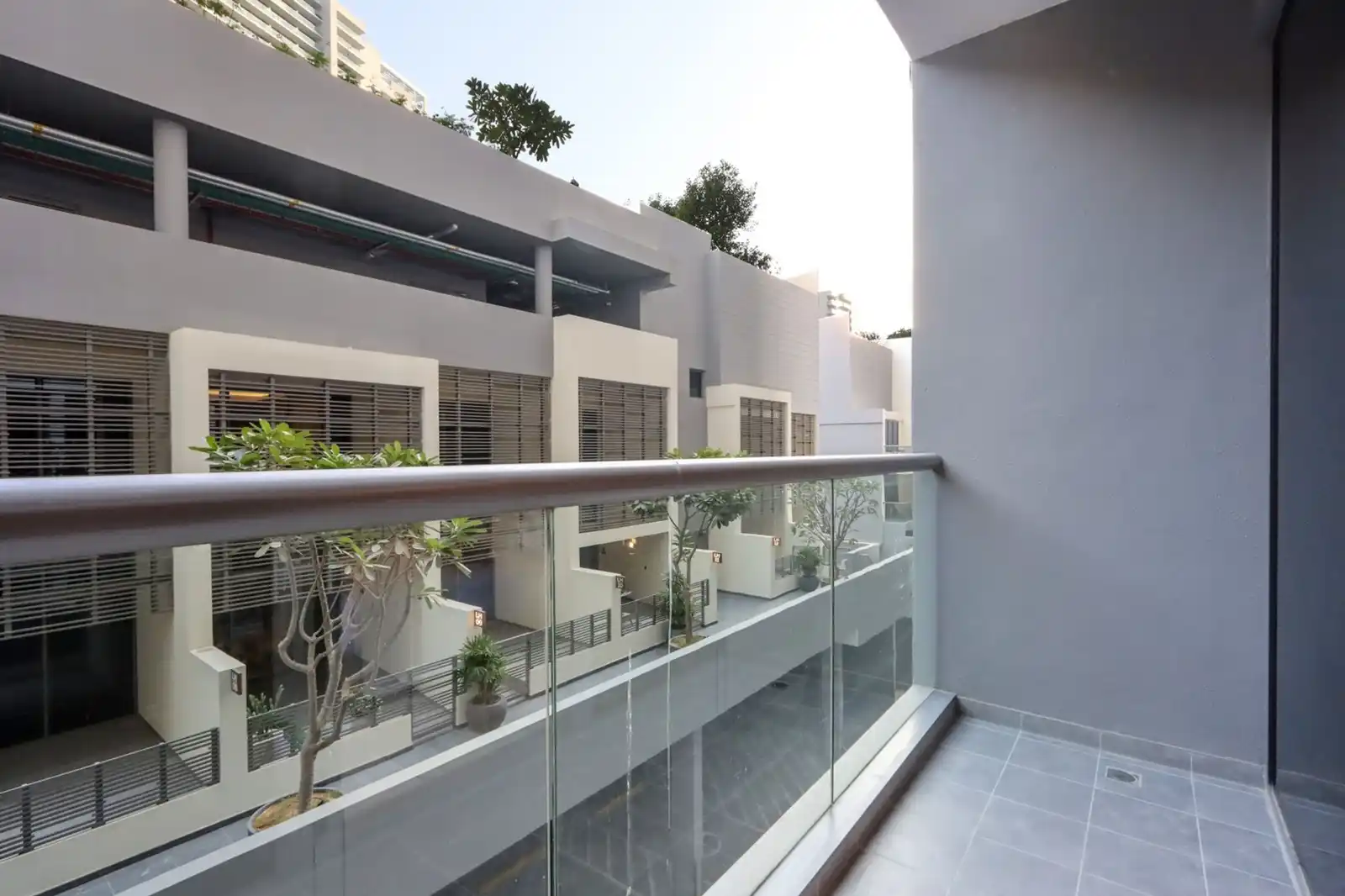 Modern Studio Near Dubai Mall, Walk to Dubai Canal, Dubai