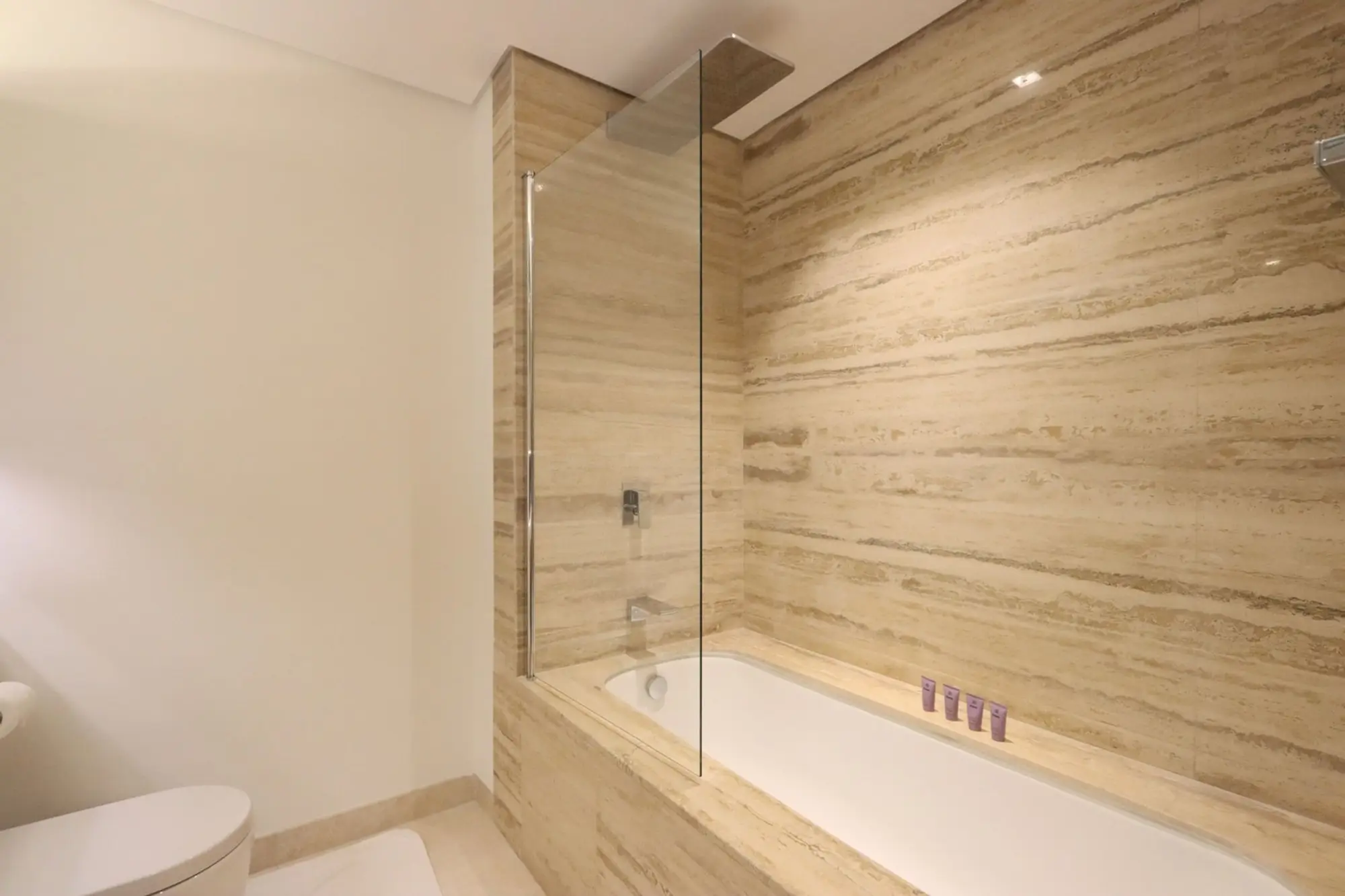 Modern Studio Near Dubai Mall, Walk to Dubai Canal, Dubai