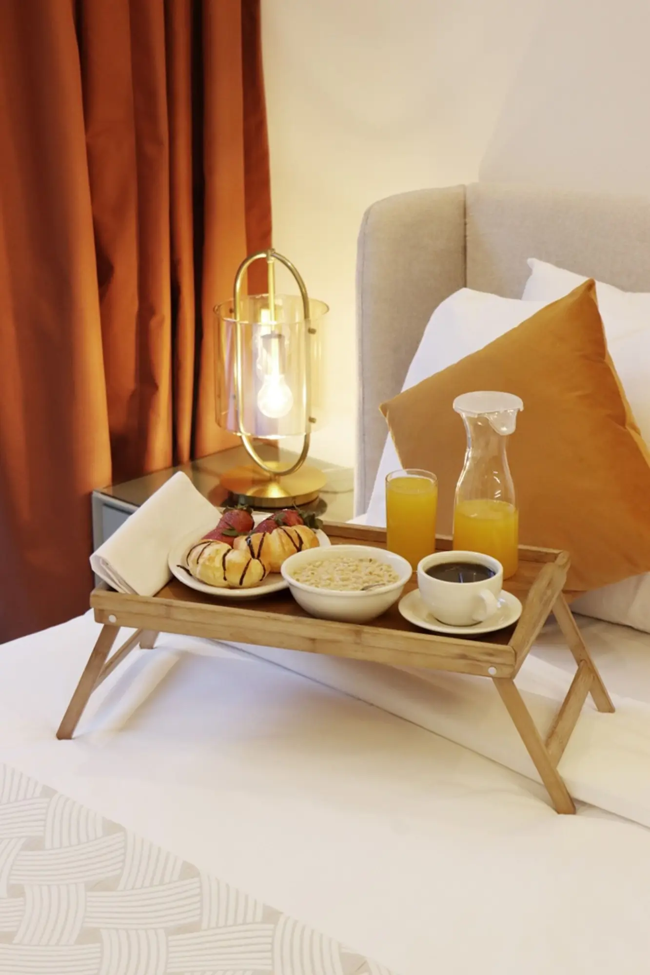 Modern Studio Near Dubai Mall, Walk to Dubai Canal, Dubai