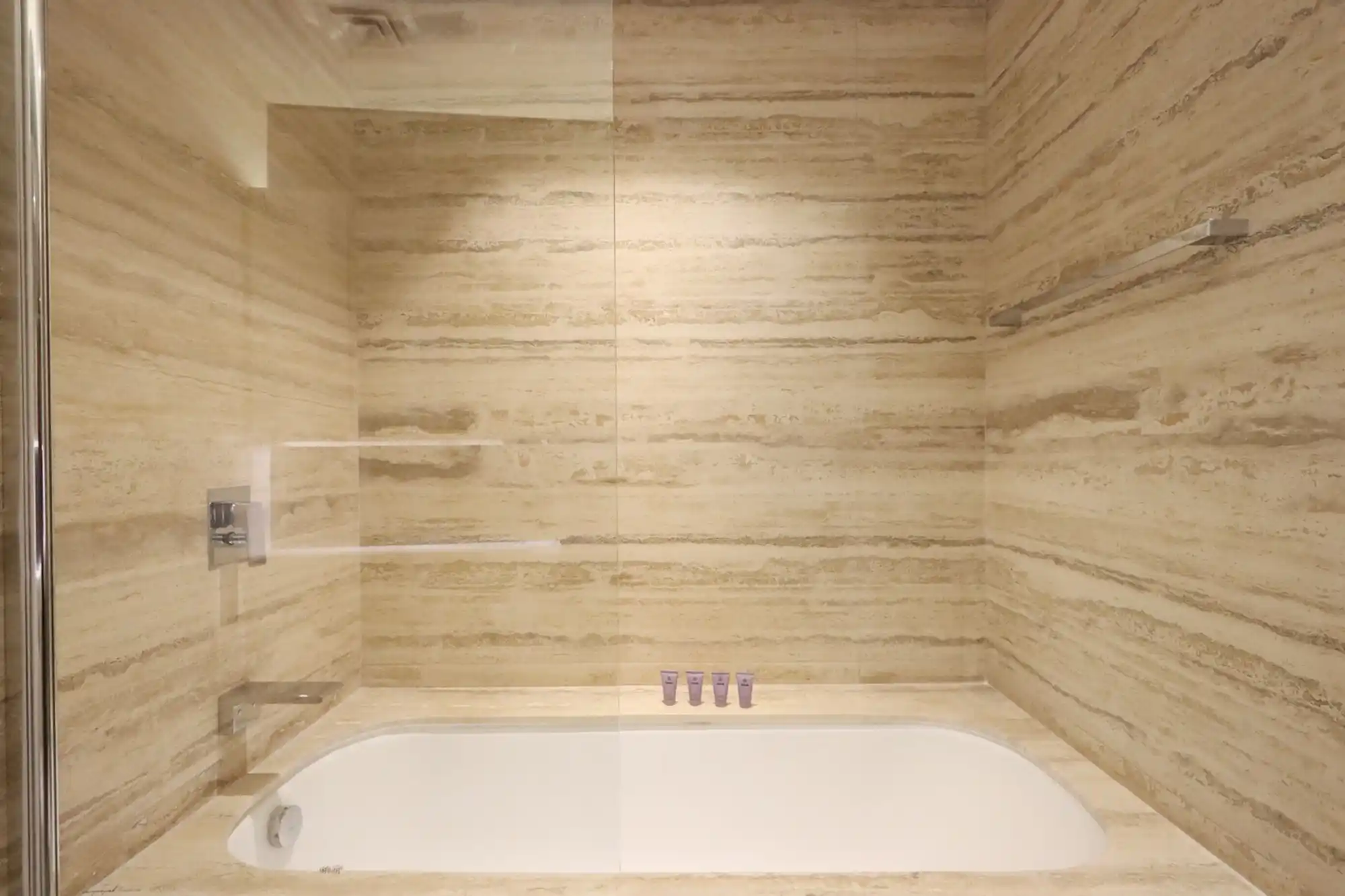 Modern Studio Near Dubai Mall, Walk to Dubai Canal, Dubai