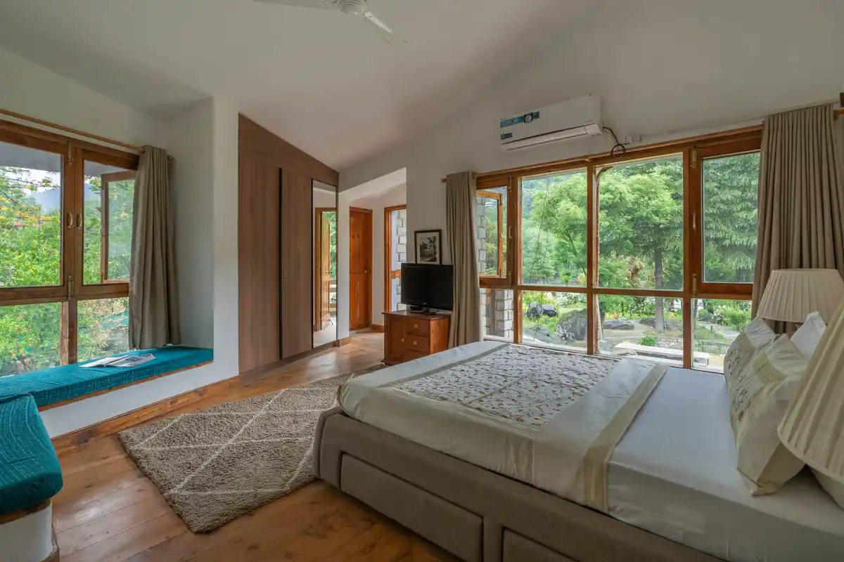 Moets Waterfront Estate - Raison, Manali