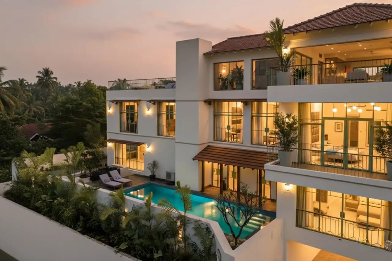 Moonstone Villa - Vagator w/ Pool & Rooftop Jacuzzi, North Goa