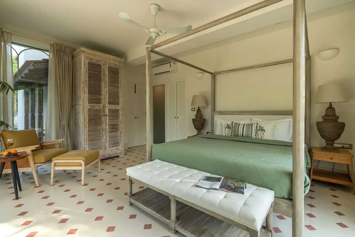 Moonstone Villa - Vagator w/ Pool & Rooftop Jacuzzi, North Goa
