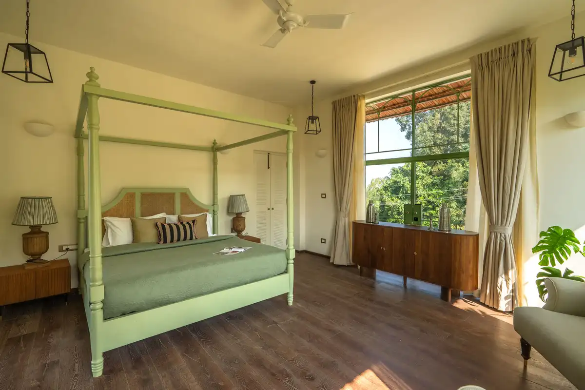 Moonstone Villa - Vagator w/ Pool & Rooftop Jacuzzi, North Goa